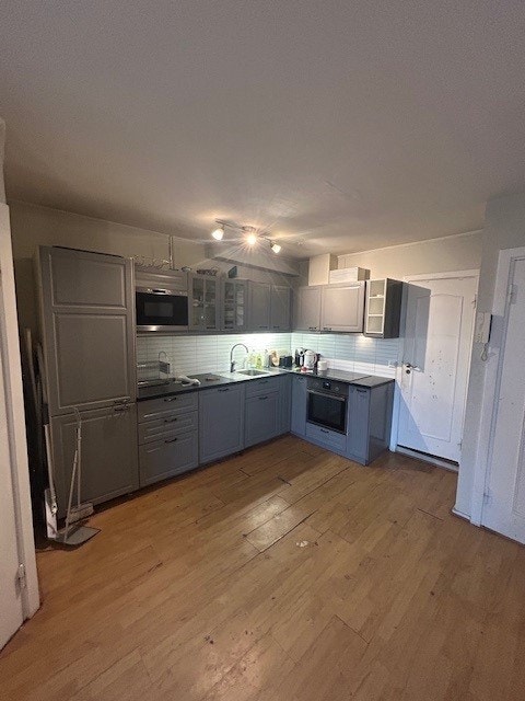 Kjøkken m/åpen løsning mot stuen. Galleribilde