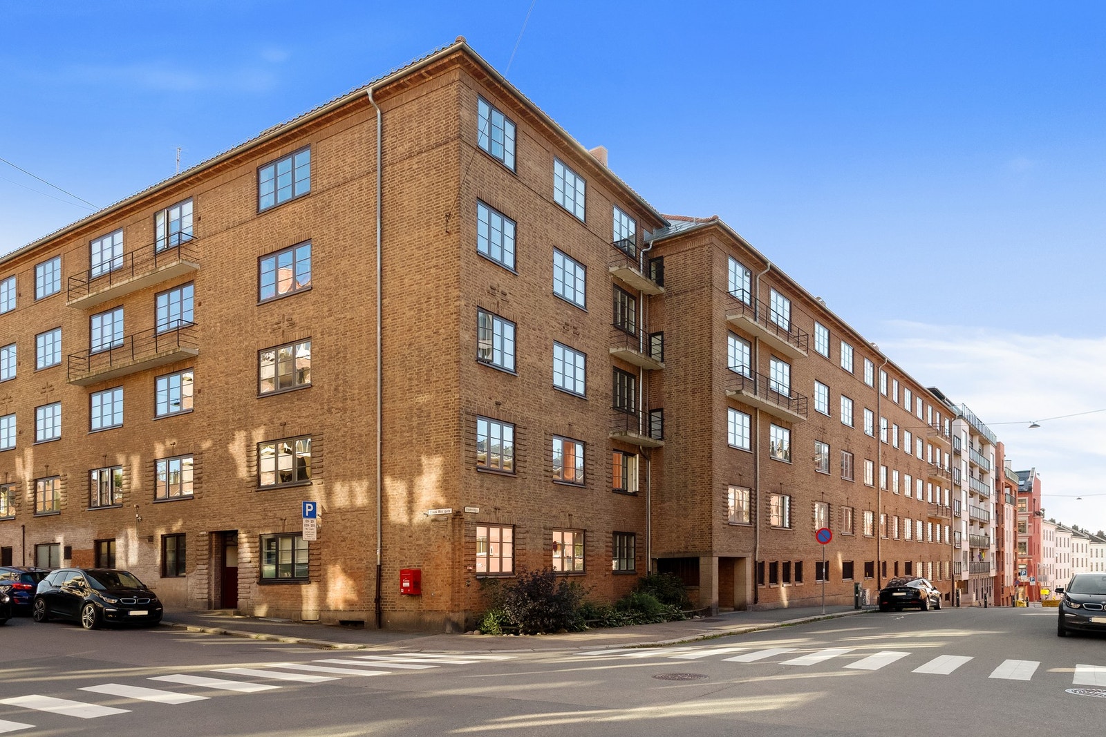 Borettslaget består av 97 andelsleiligheter og ligger i et stille område ovenfor Alexander Kiellands plass og like ved Iladalen! Galleribilde