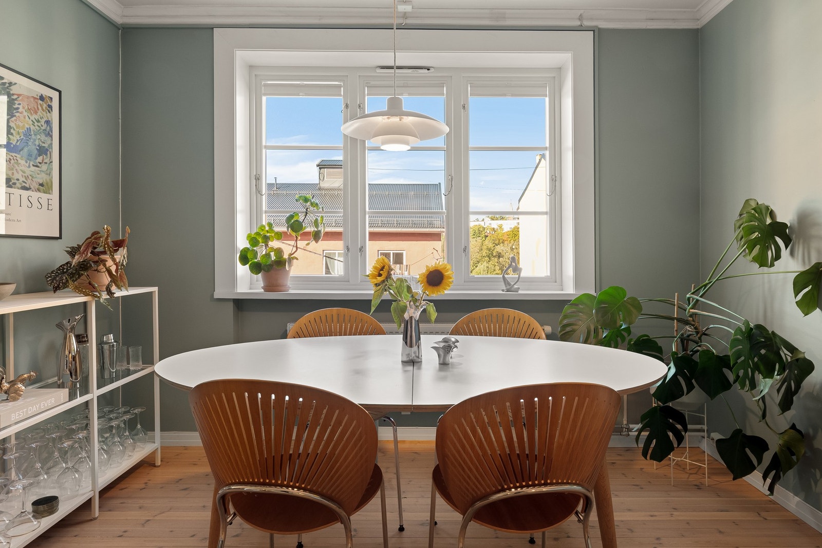 Perfekt plass for å invitere nære og kjære til middager og hyggelige sosiale sammenhenger! Galleribilde