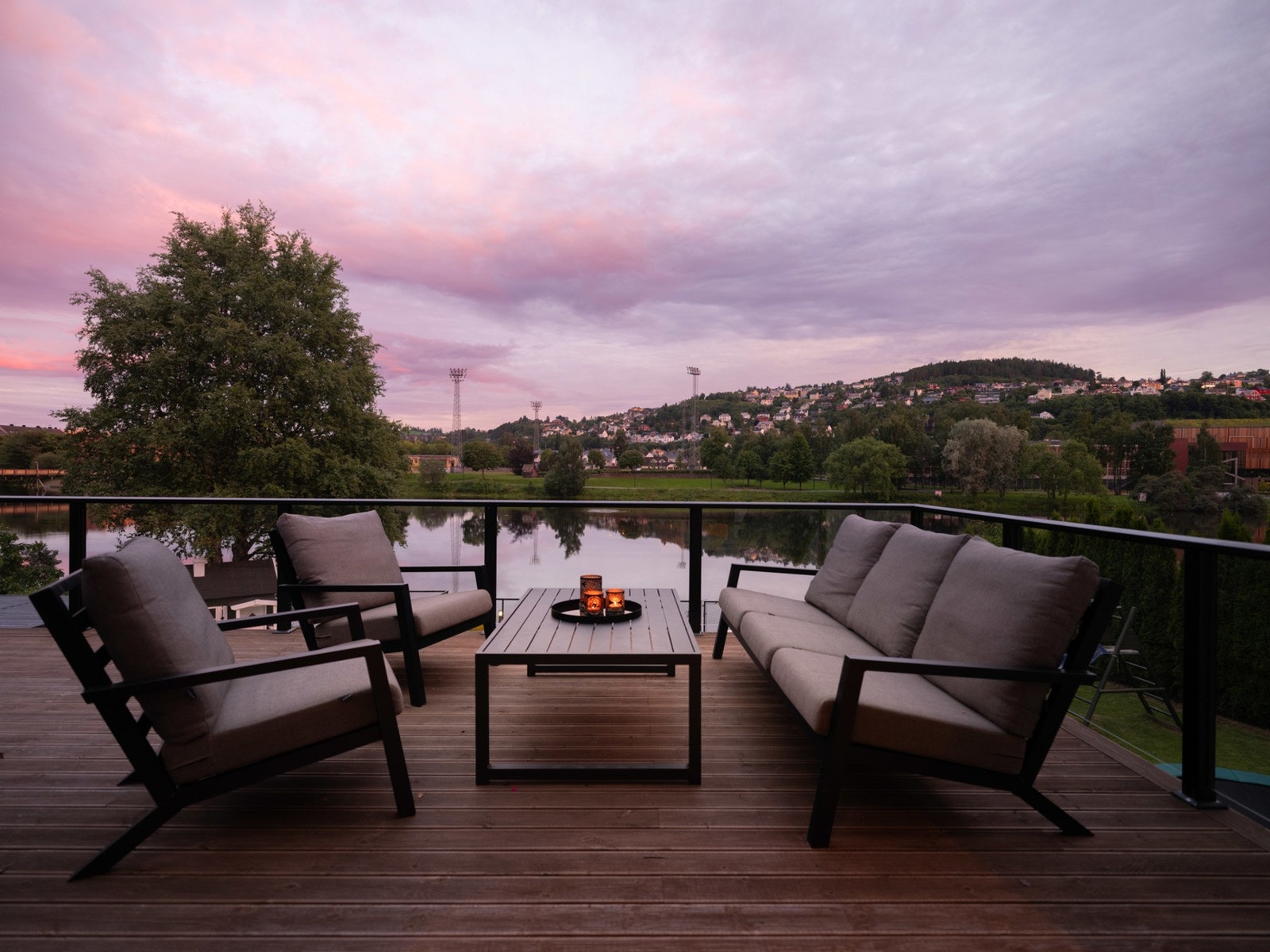 Her er det god plass til flere sittegrupper og ønsket møblement. Galleribilde