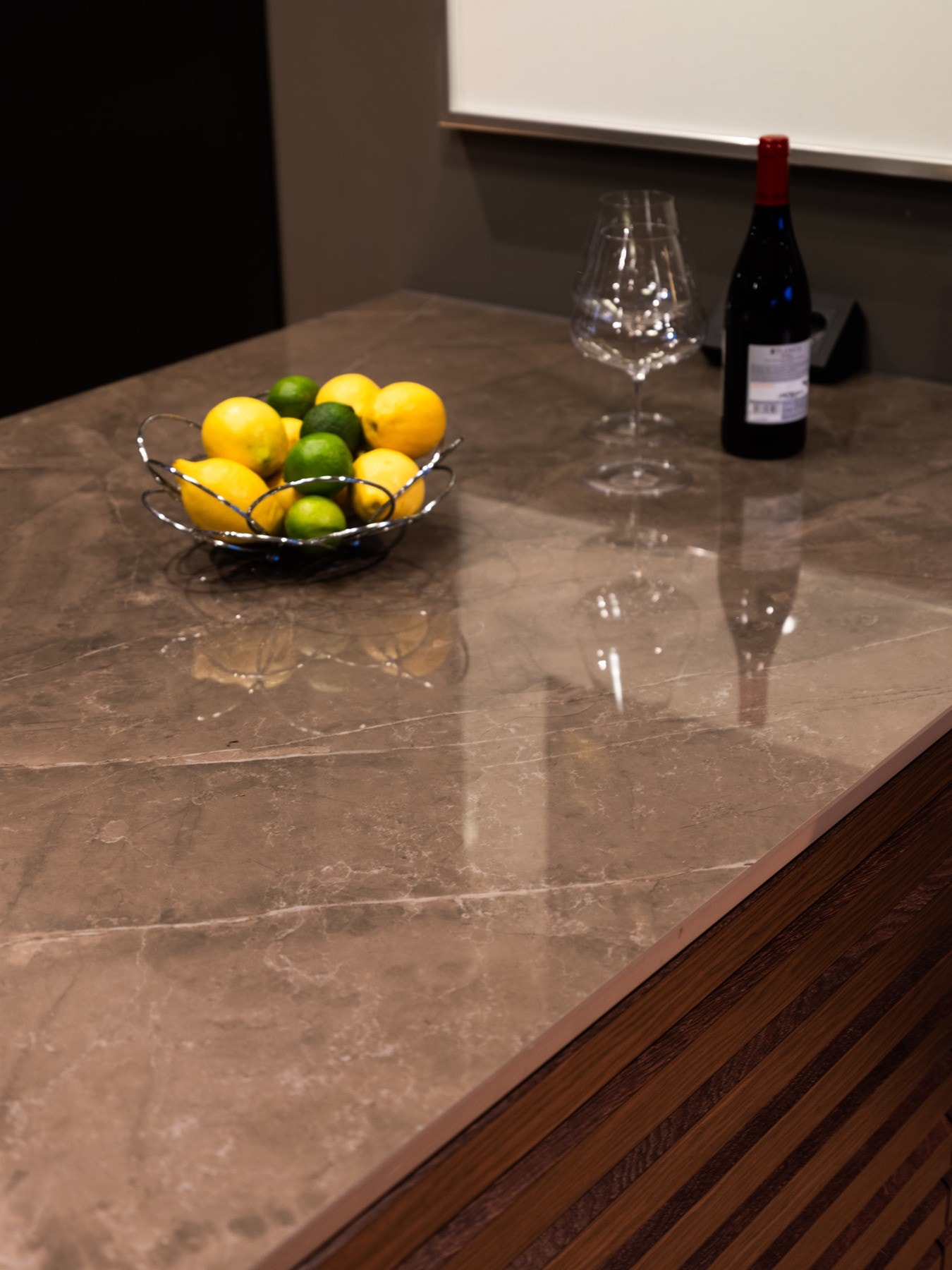 Benkeplate er fra Dekton. Galleribilde