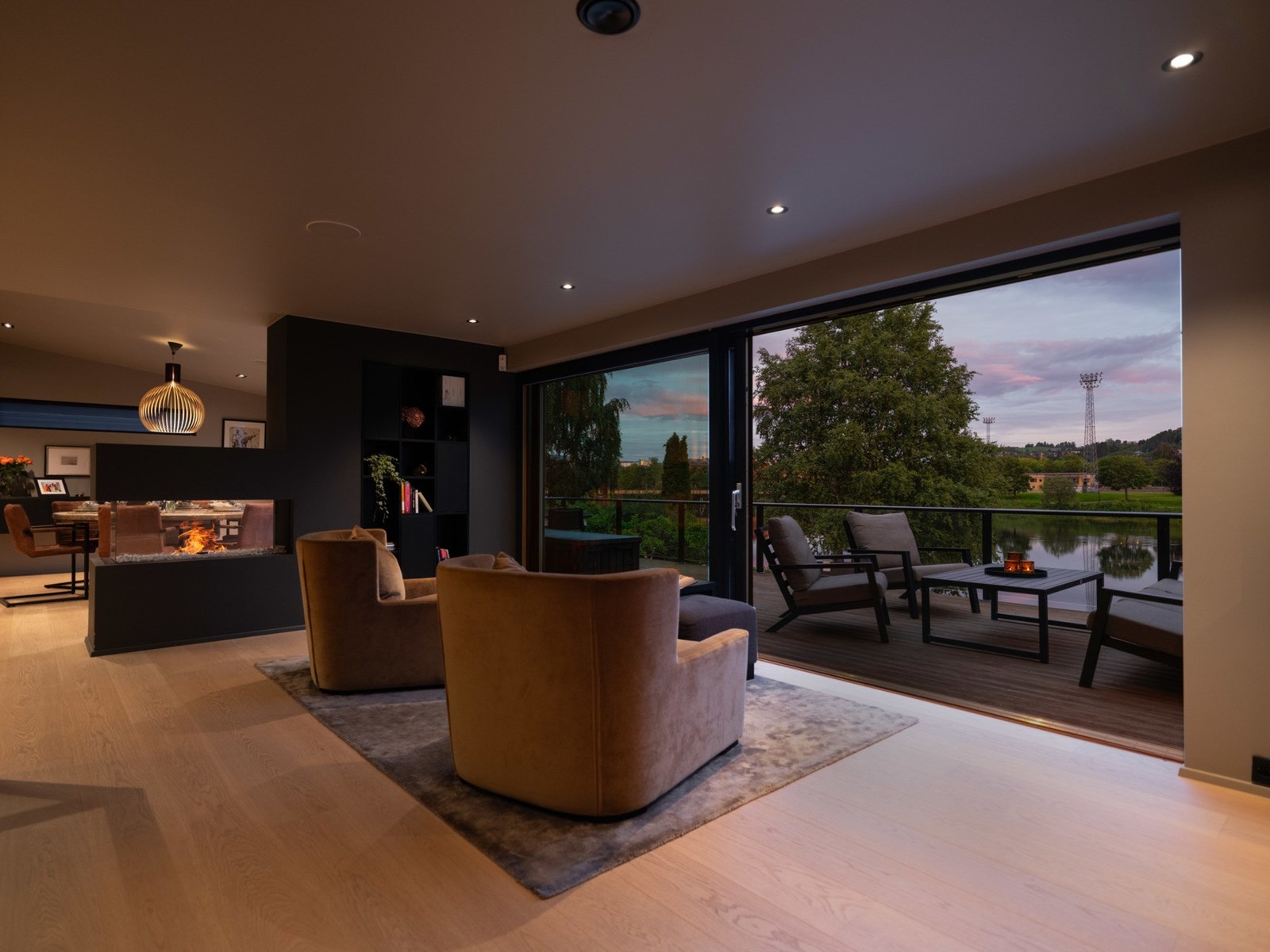 Videre er det en egen avslappingssone med flott utsikt gjennom store vindusflater. Galleribilde