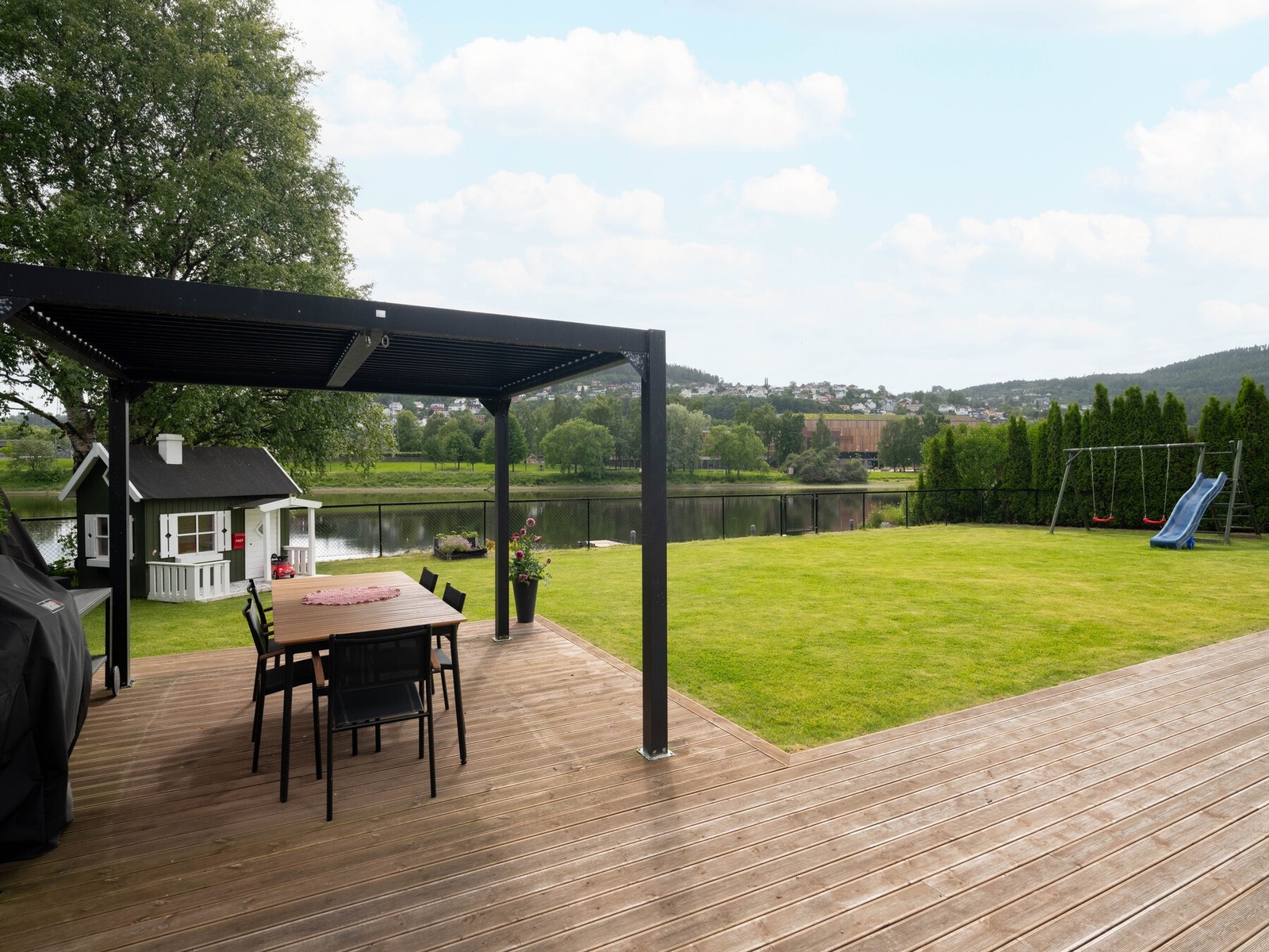 Det er lagt opp både kaldt og varmt vann i utendørskranene. Galleribilde