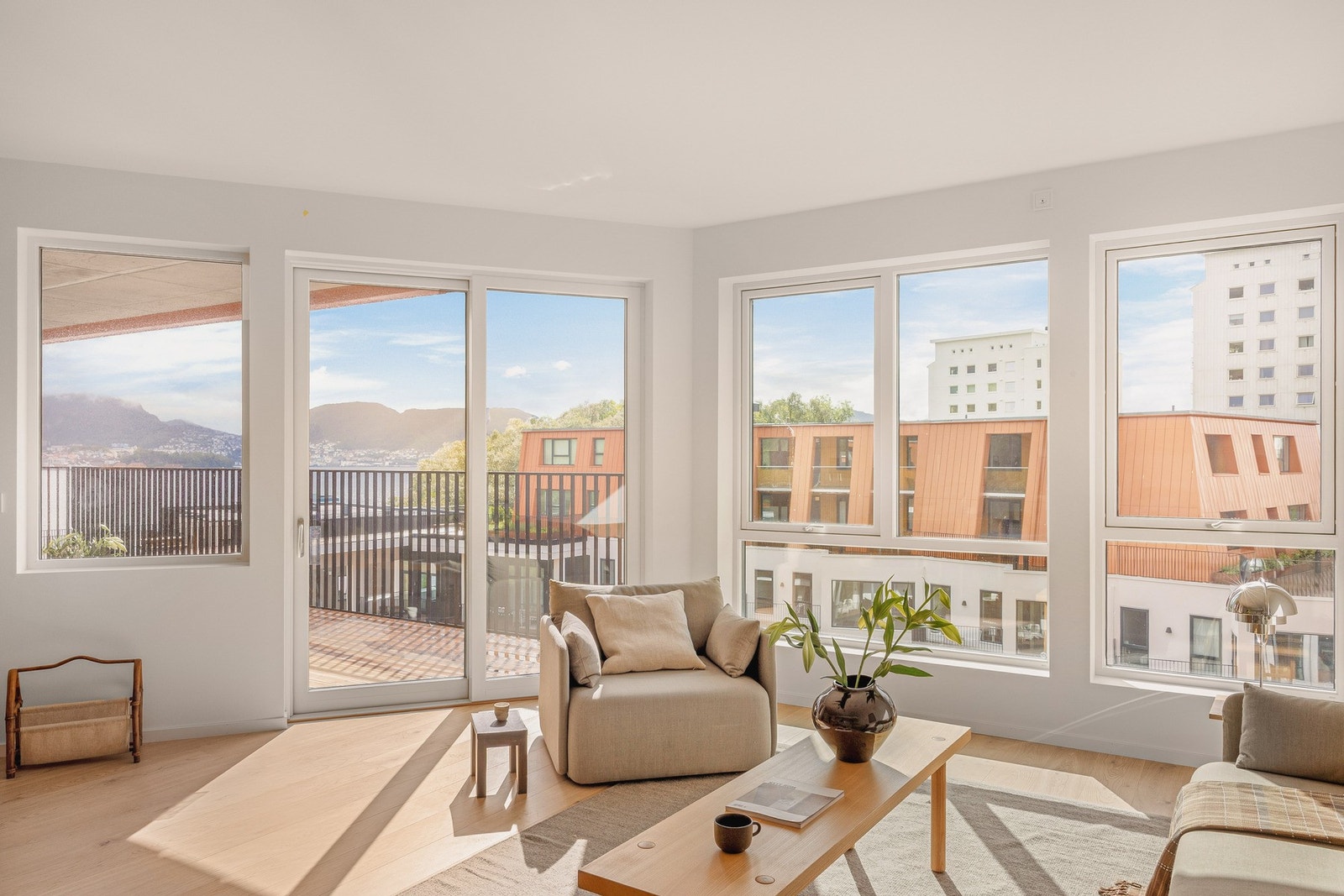 Breiviken 1C presenteres av EIE eiendomsmegling ved Susanne Hulsman. Galleribilde