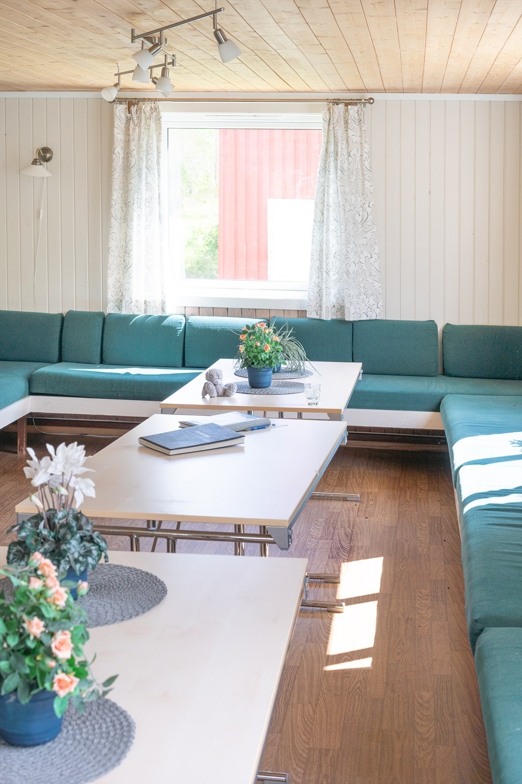 Plassbygd sofa Galleribilde