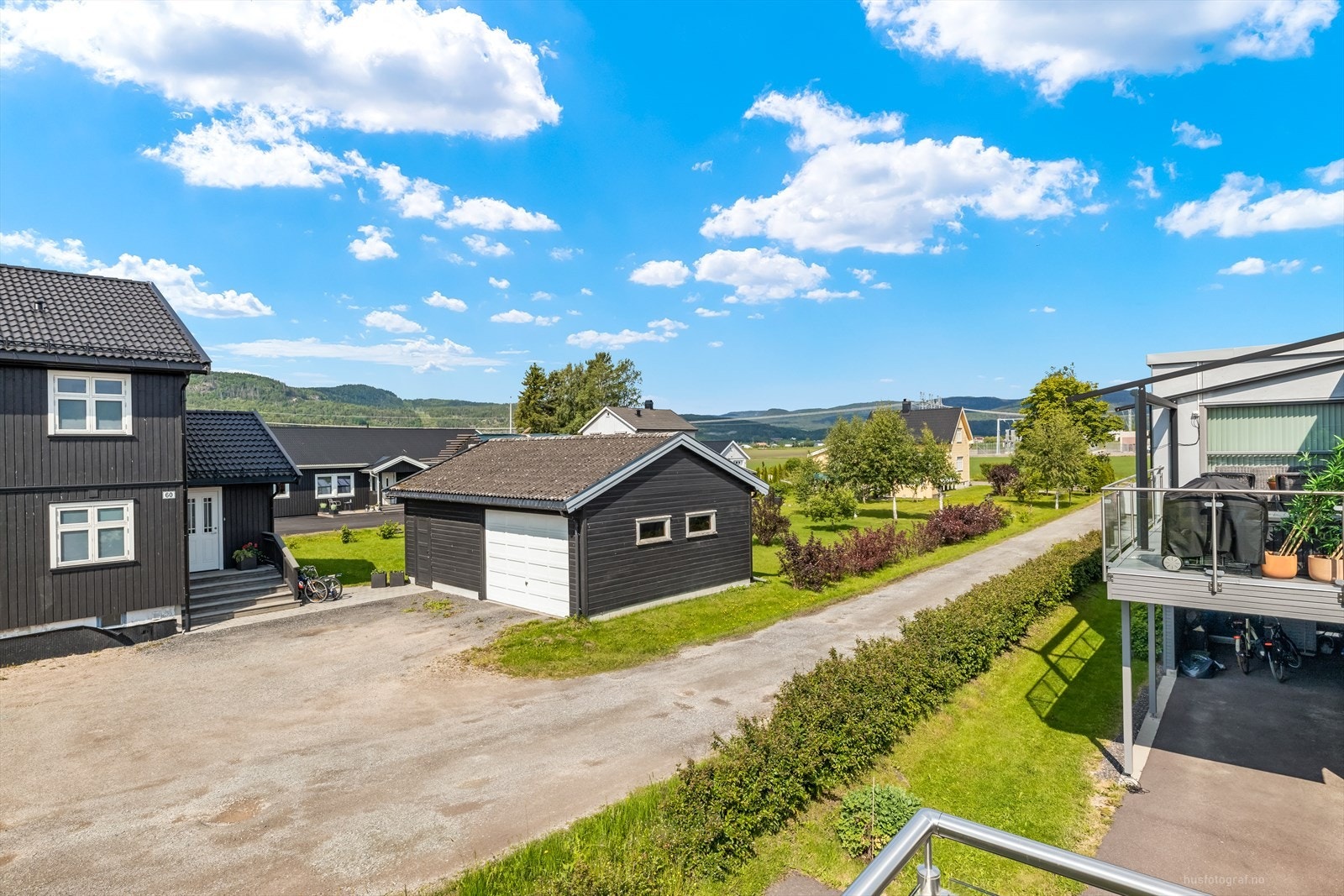 Fine nærområder med kjedehus og enebolig bebyggelse. Galleribilde