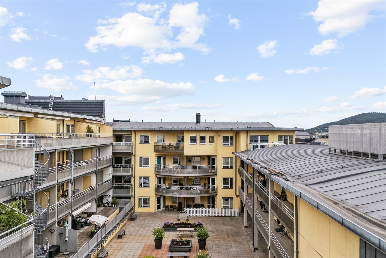Det er umiddelbar nærhet til Bragernes Strand, teater og andre kulturtilbud. Galleribilde