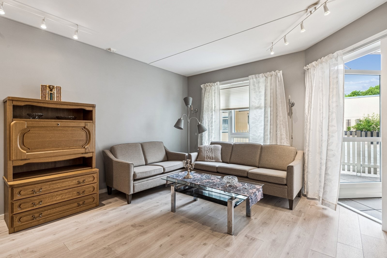 Stue med direkte utgang til terrasse. Galleribilde