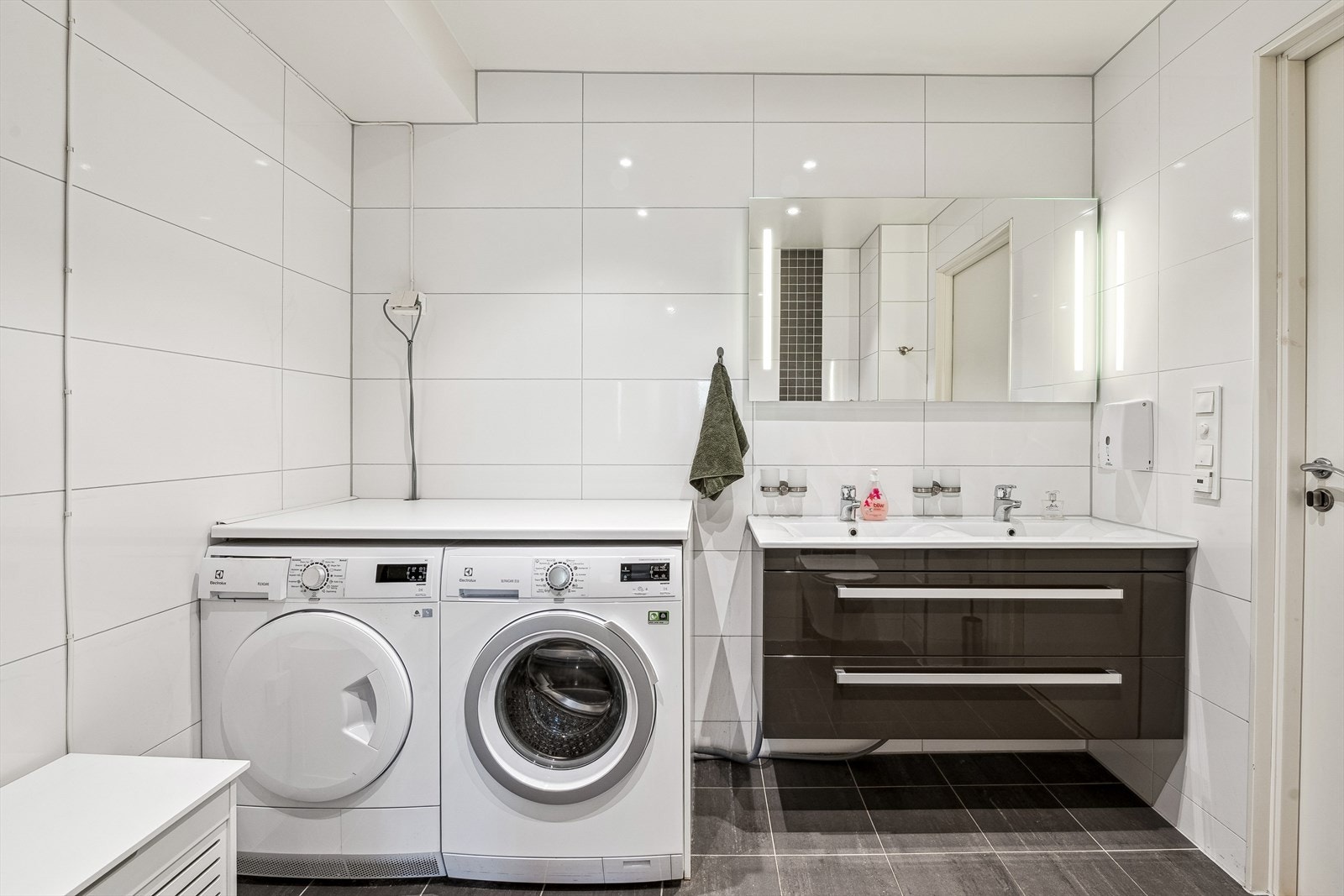 God plass til både vaskemaskin og tørketrommel! Galleribilde