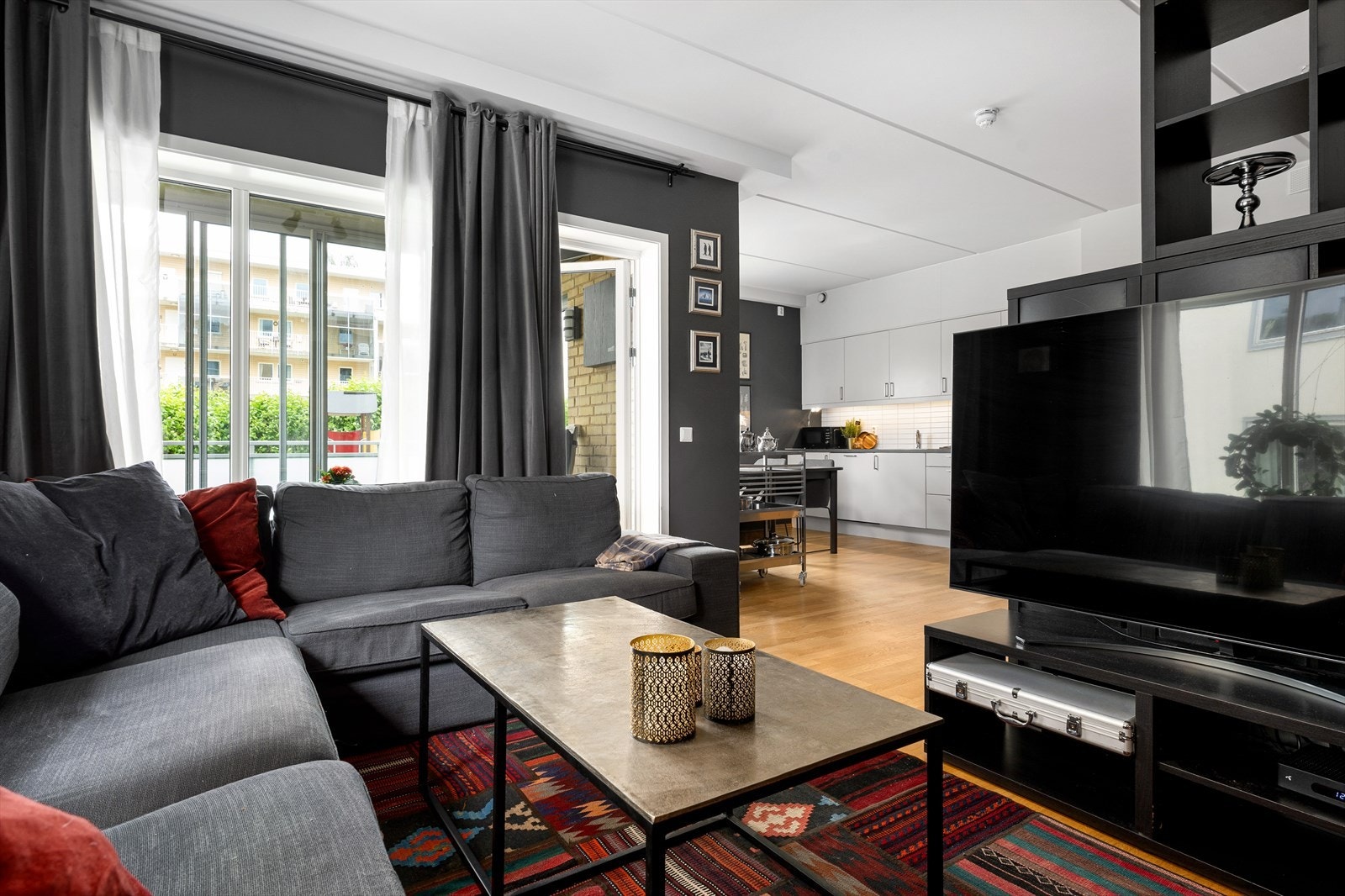 Stuen byr på flere møbleringsmuligheter. Galleribilde