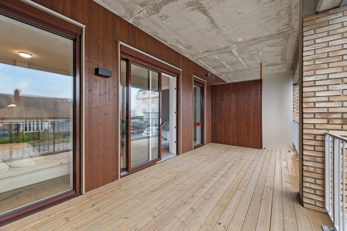 Utgang til vestvendt terrasse fra stue. Galleribilde