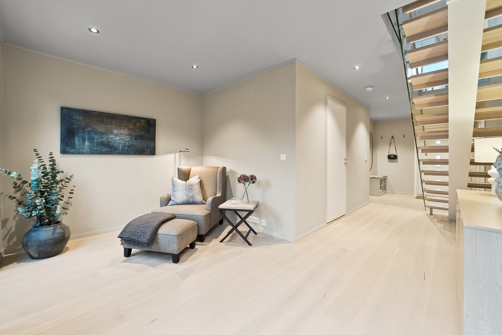 Rom innredet som en praktisk TV-stue. Rommet er også perfekt som soverom 3. Galleribilde