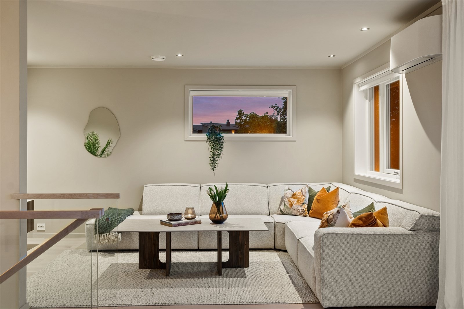 Boligen har 1-stavs parkett og delikate fargevalg. Galleribilde