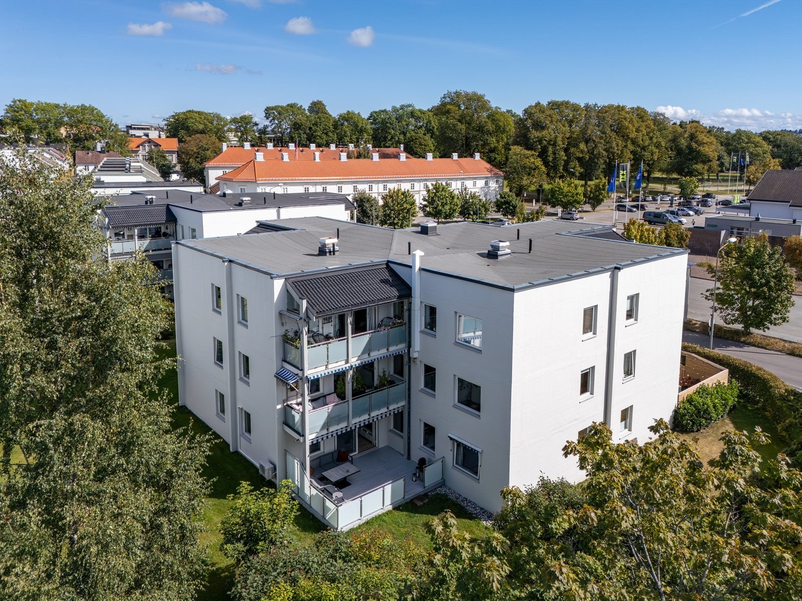 Leiligheten ligger i 1.etasje med adgang til hageområdet Galleribilde