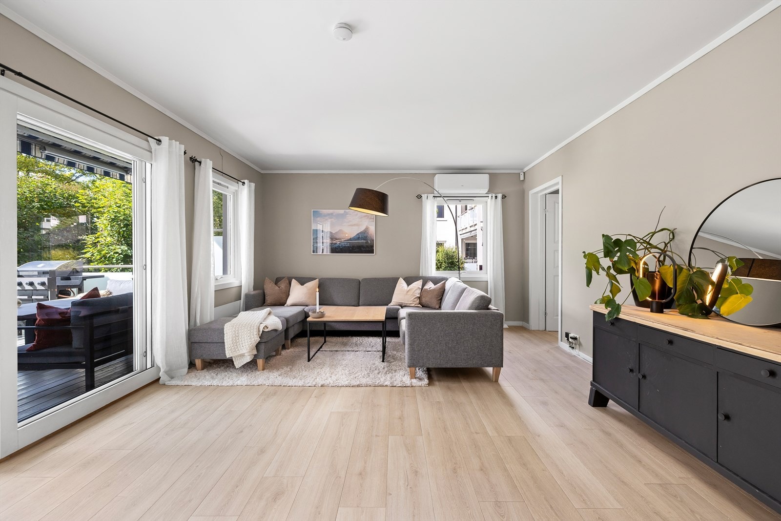 Størrelsen og kvalitetene gjør dette til en perfekt familieleilighet! Galleribilde