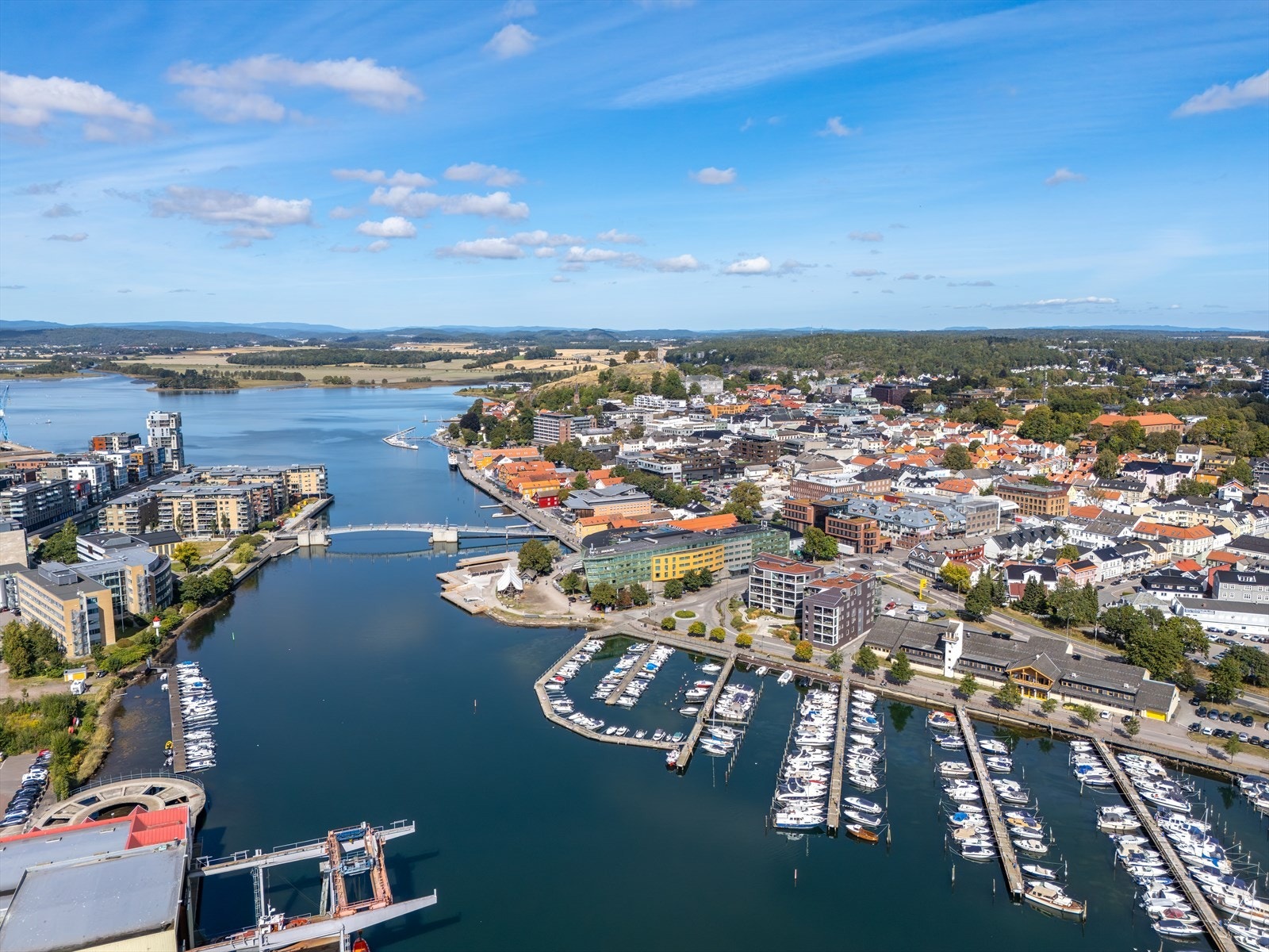 Her bor du i et svært sentrumsnært nabolag med gangavstand til det meste - fra servicetilbud, restauranter og kollektivtransport Galleribilde