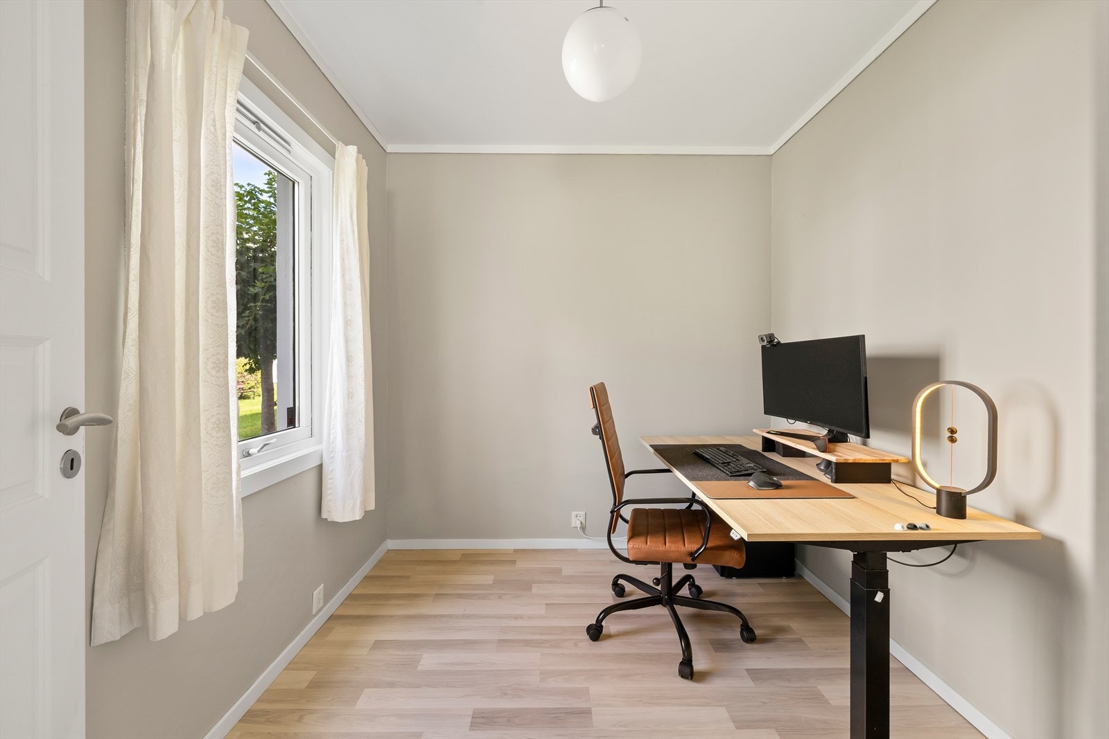 Soverom 3 er perfekt som hjemmekontor eller hobbyrom Galleribilde