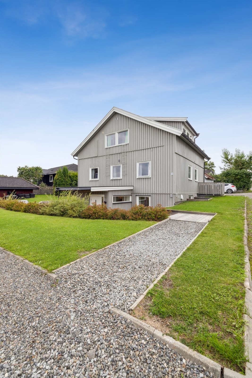 Sameiet består i dag av tre leiligheter, en i hver etasje. Galleribilde