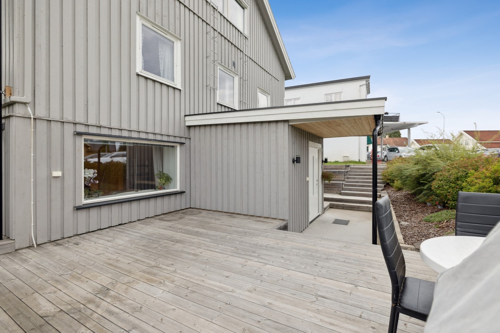 Terrassen på ca. 26 m² ligger i direkte tilknytning til inngangspartiet. Galleribilde