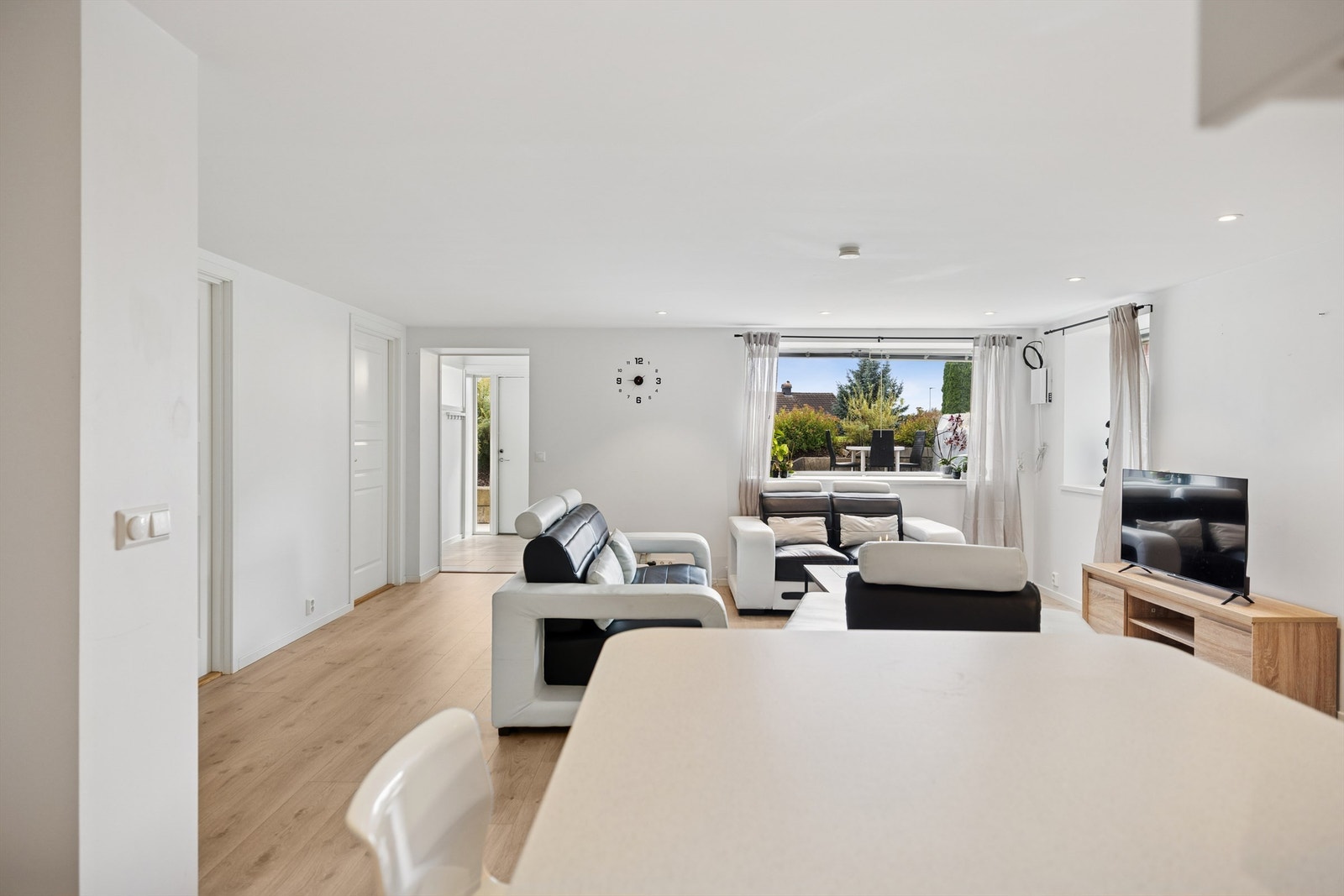 Lyse veggflater gir et helhetlig inntrykk. Galleribilde