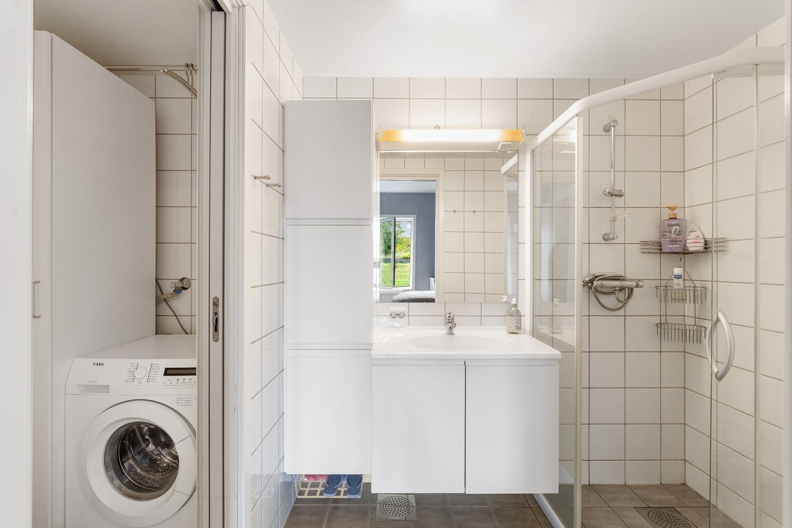 Vaskerommet er like innenfor badet. Galleribilde