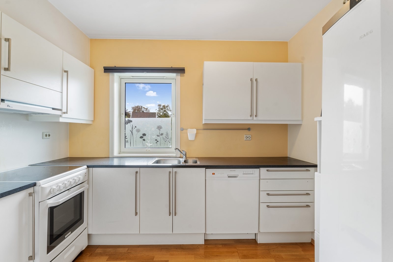 Kjøkkenet er skult fra stue. Galleribilde