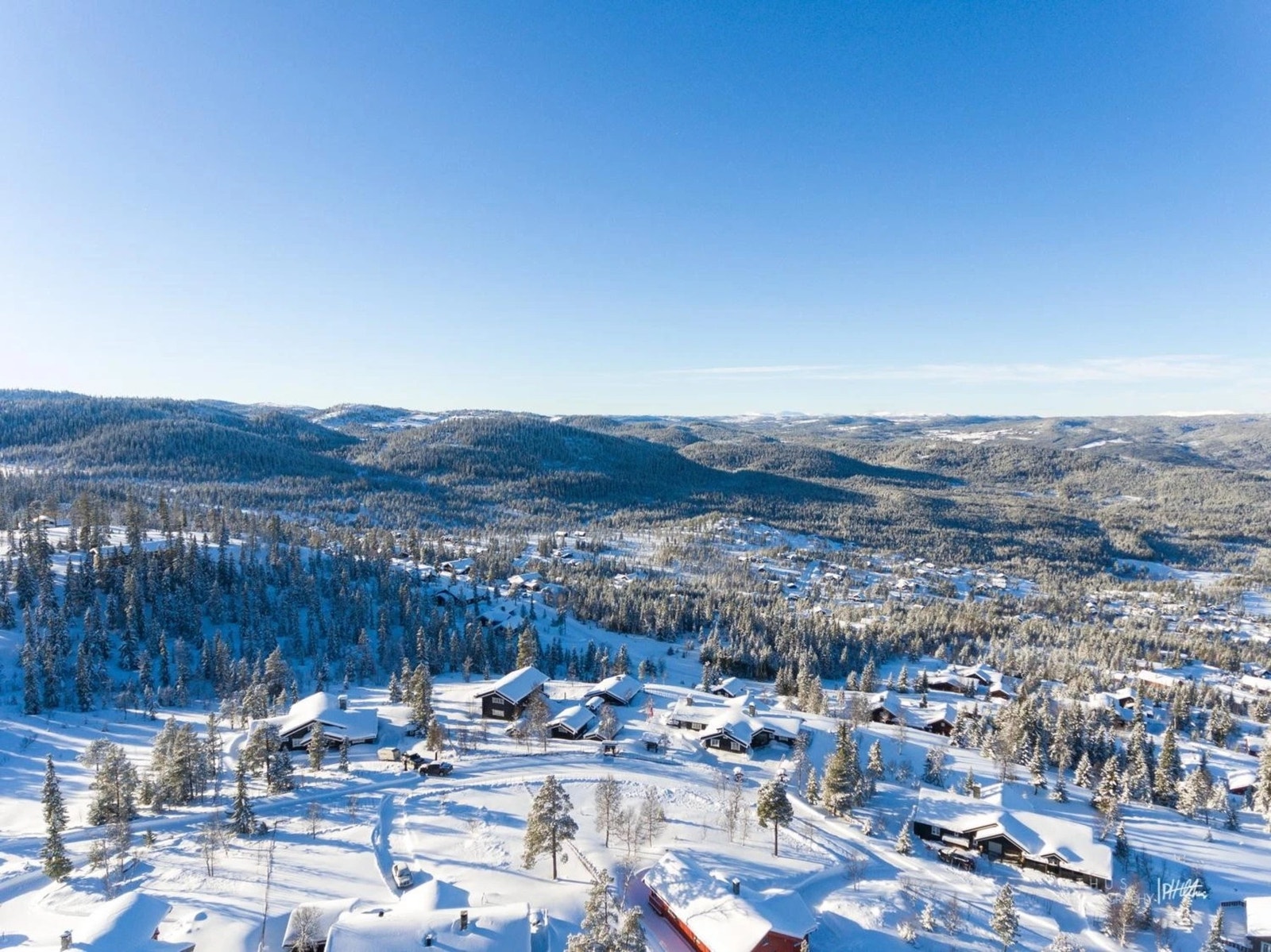 Nesbyen Golfbane, en 9-hulls bane, ligger rundt 2 km unna. Langedrag Naturpark er cirka en halvtimes kjøretur fra eiendommen.