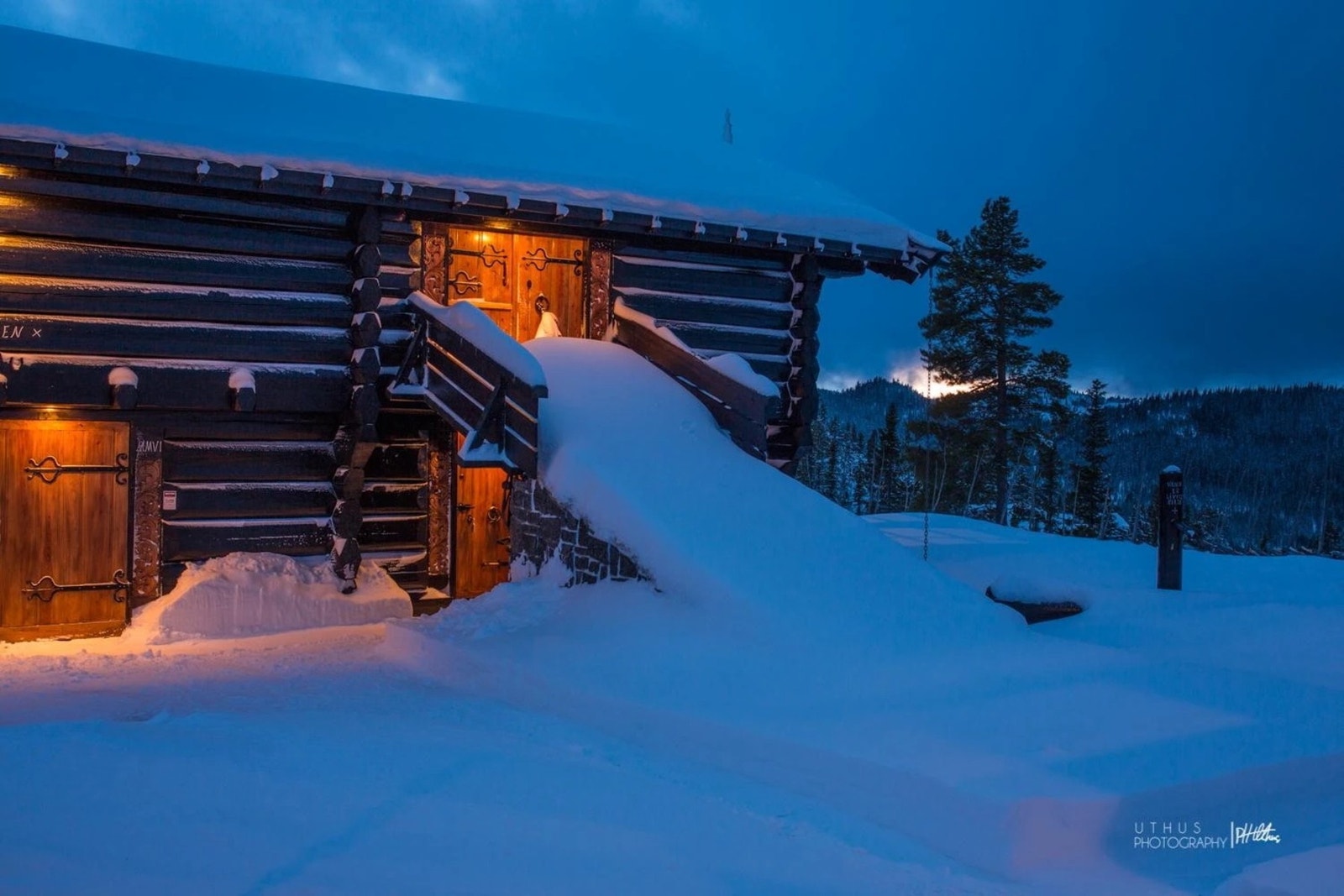 Låven på vinterstid.