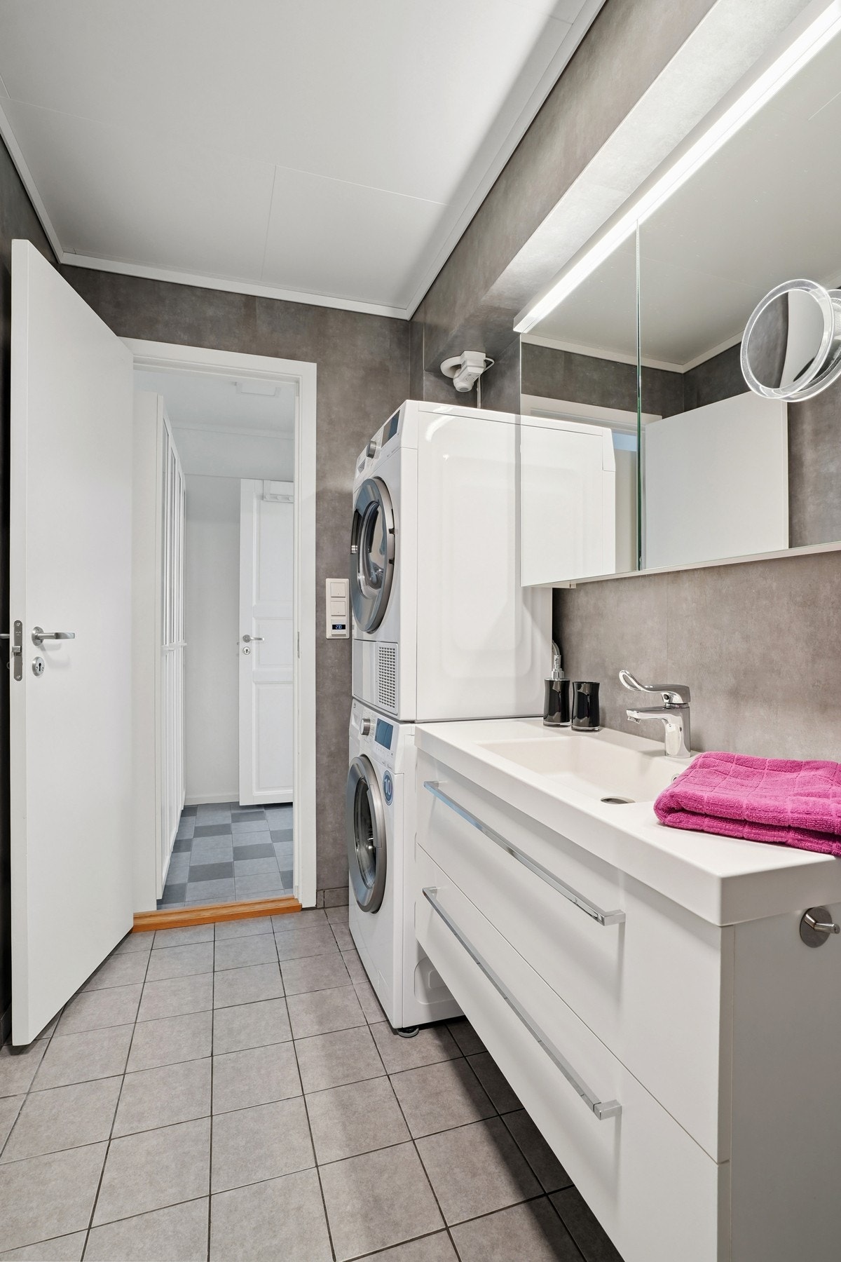 Godt med oppbevaring i innredningen. Galleribilde