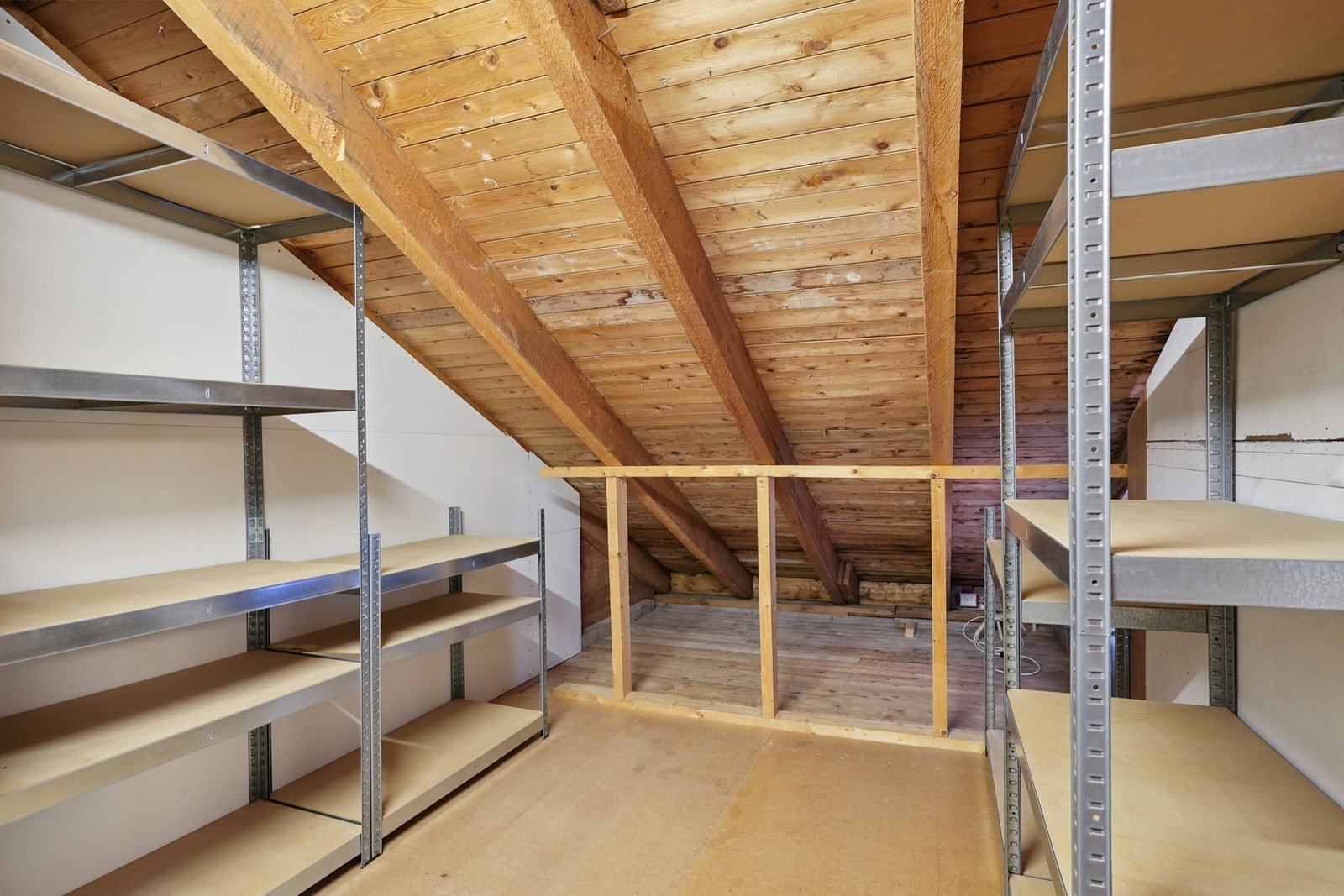 Medfølgende bod i felles bodanlegg på loft. Boden er på ca. 5 m² Galleribilde