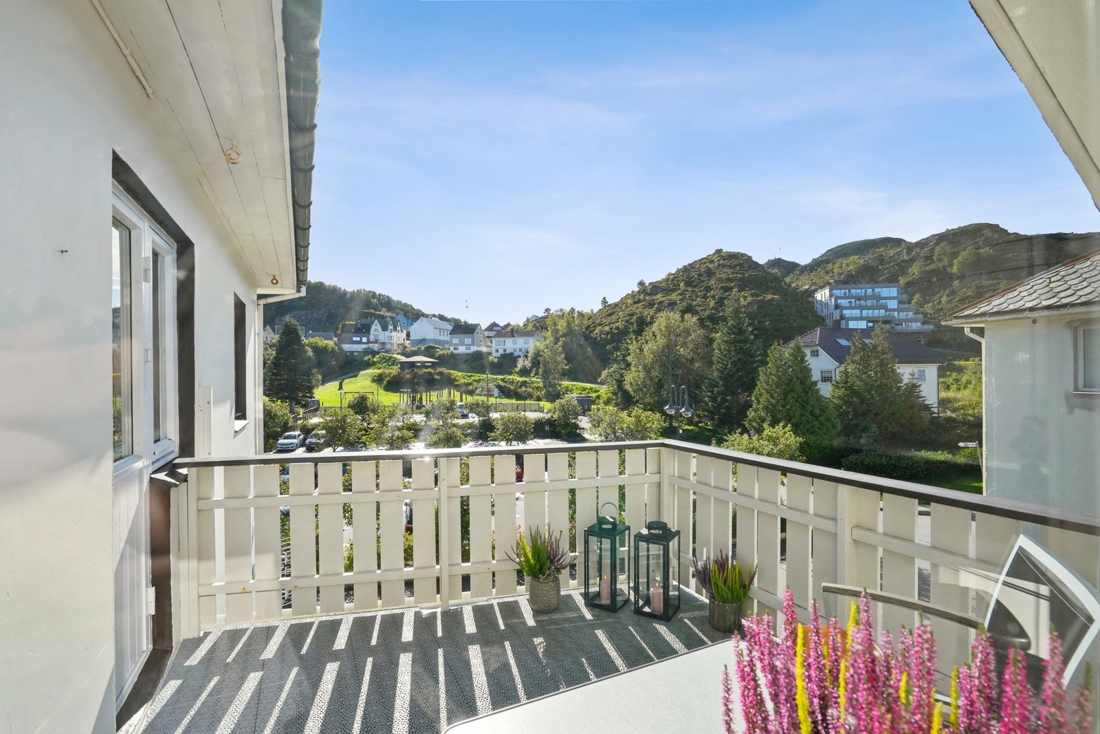 Balkong med utgang fra tv-stue. Galleribilde