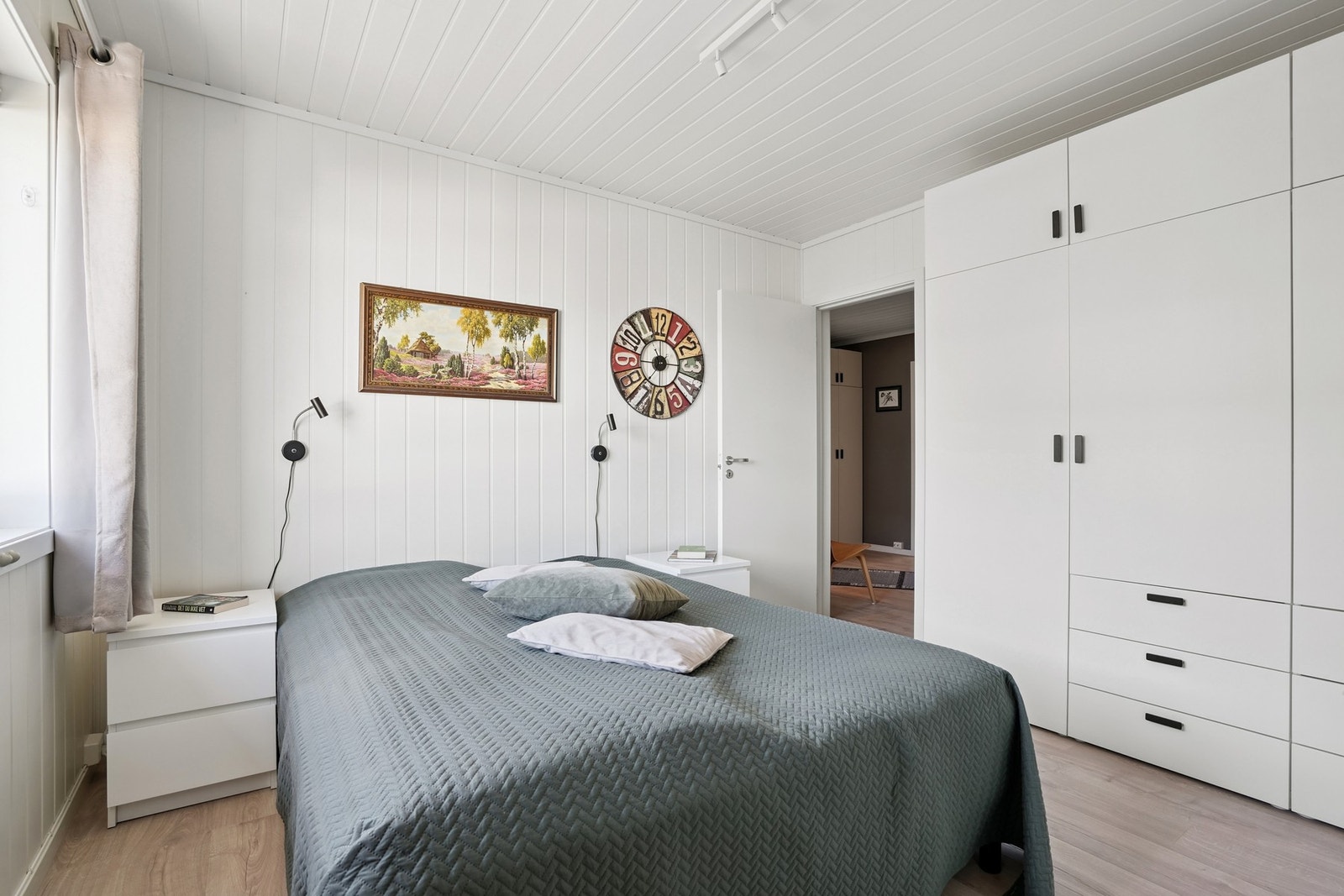 Hovedsoverom med god plass til dobbeltseng og garderobe. Galleribilde