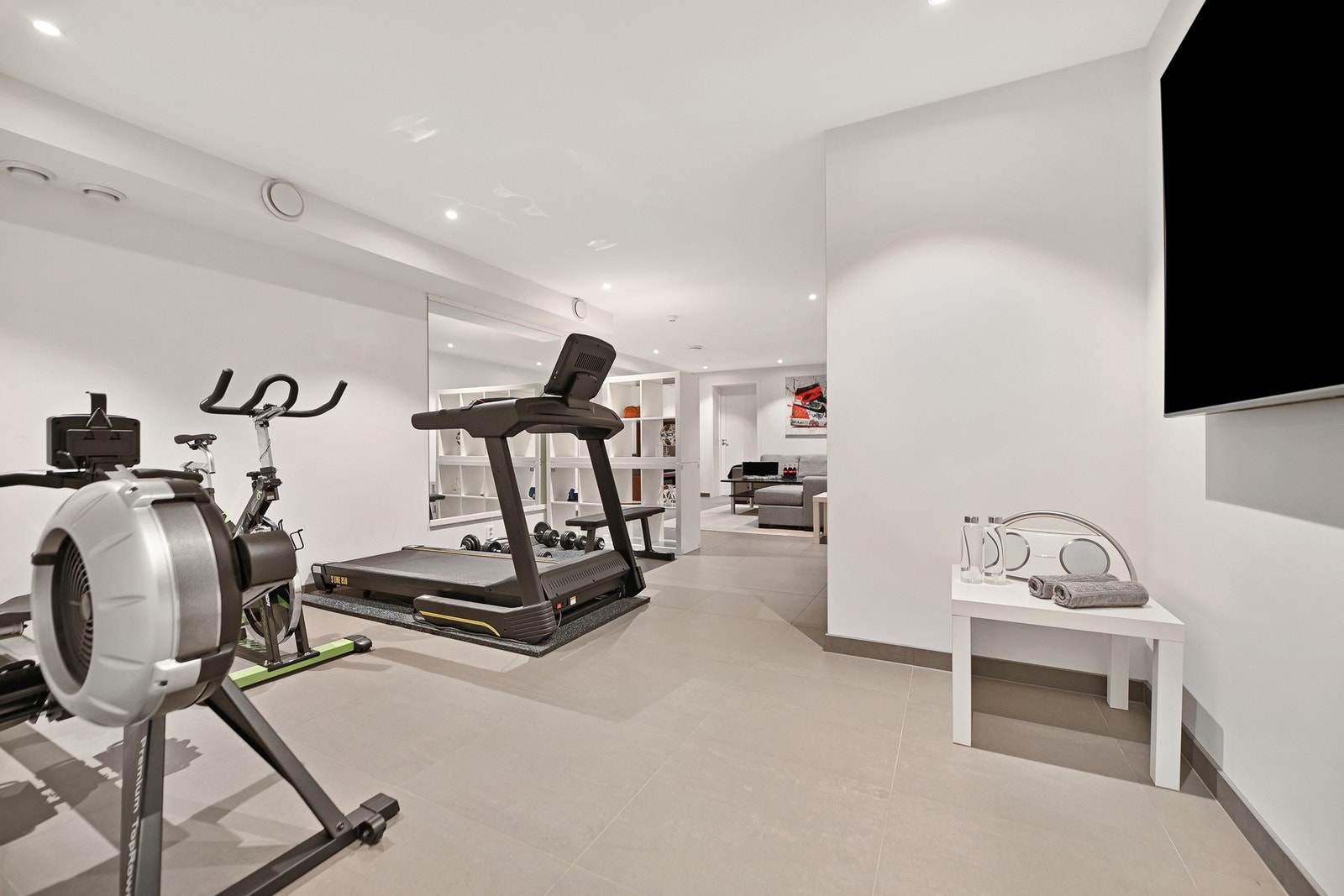 Treningsrom i kjelleren. Galleribilde