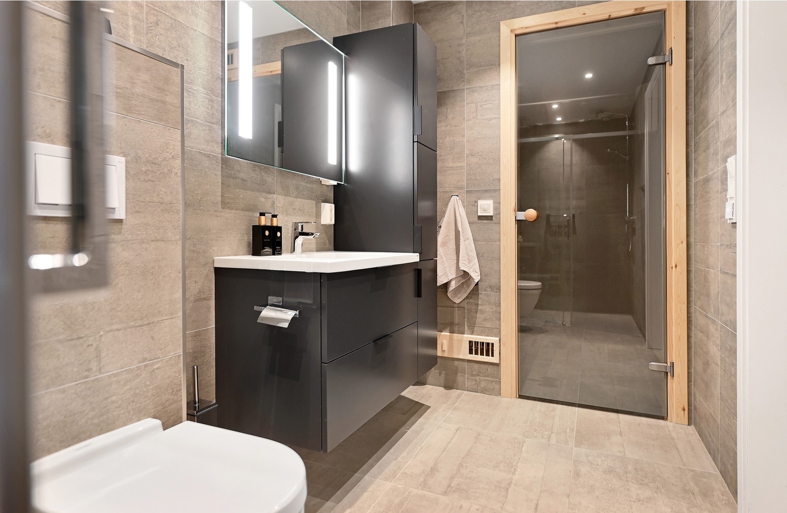 Fra baderommet er det tilgang til badstue. Galleribilde