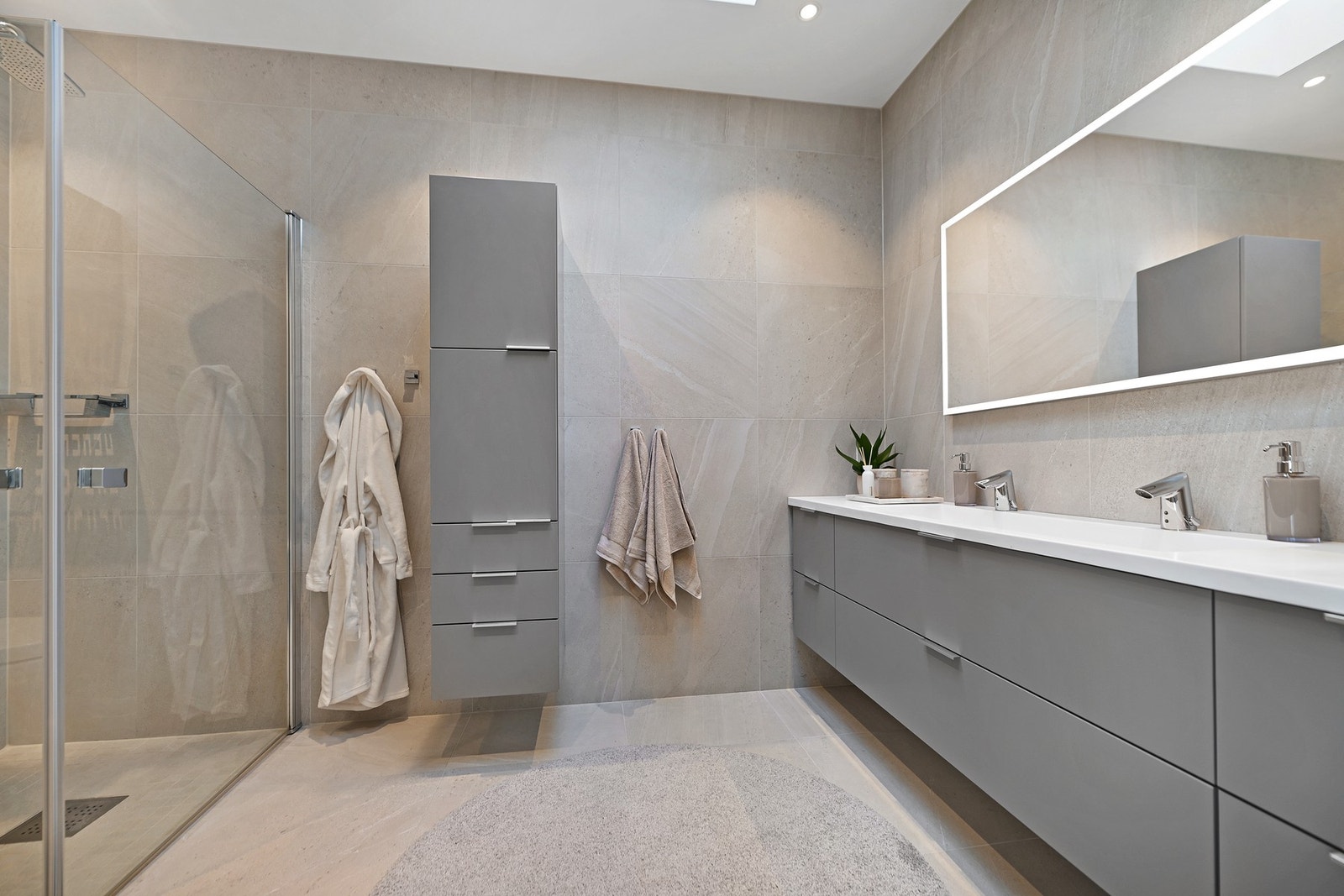 Privat baderom til hovedsoverommet. Galleribilde