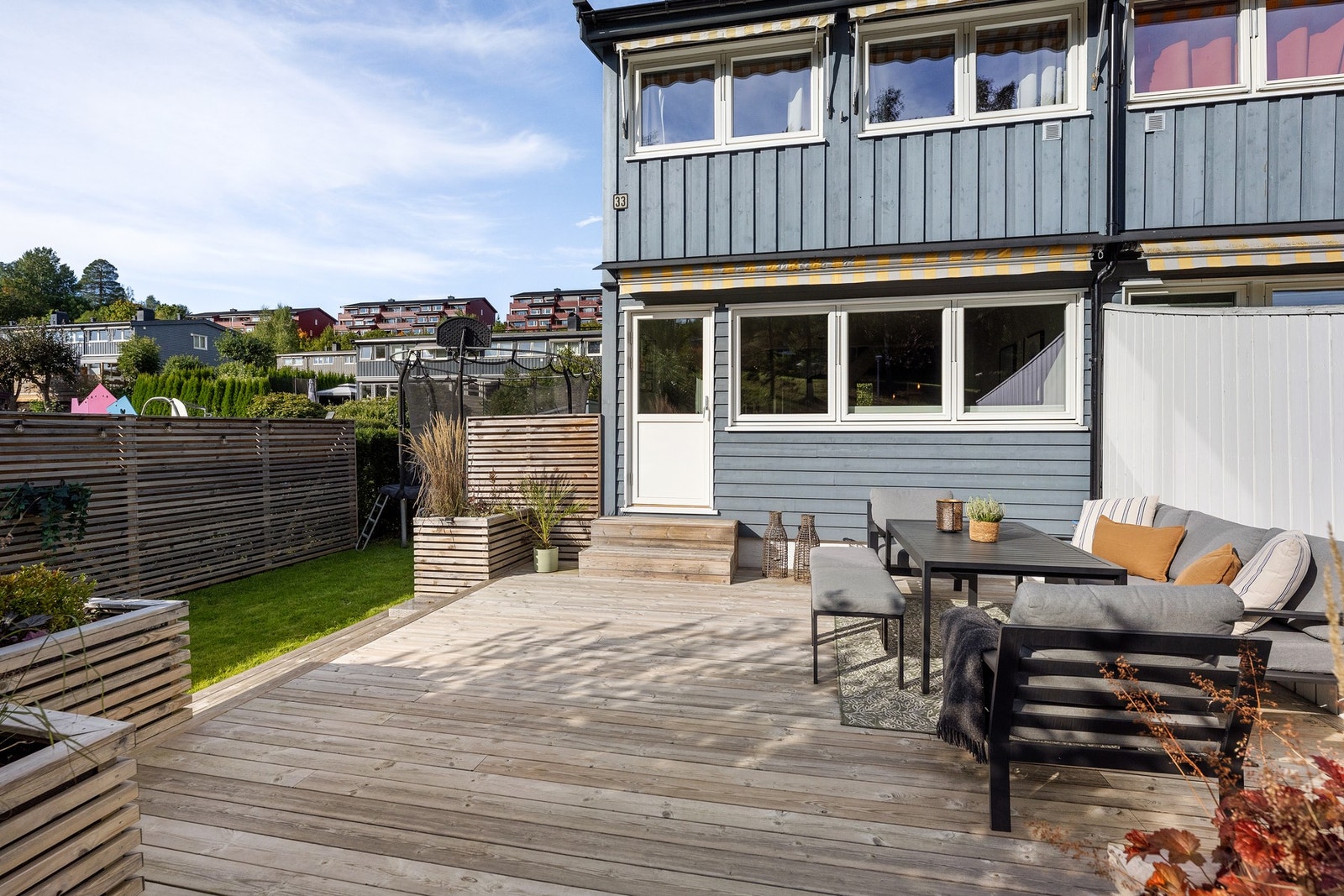 Det er markise over deler av terrassen. Galleribilde