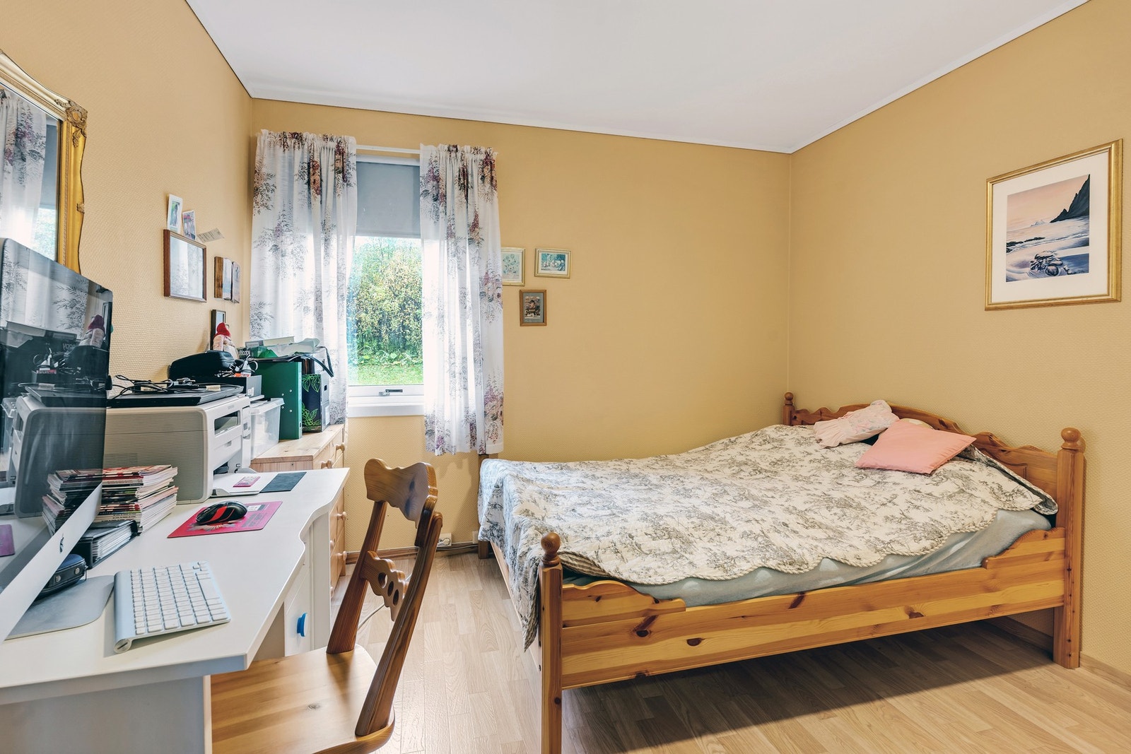 Leiligheten har 2 soverom - begge med god størrelse Galleribilde