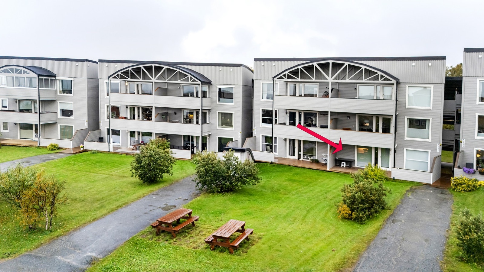 Terrasse mot sør gjør at man kan ha glede av lang solgang på fine dager Galleribilde