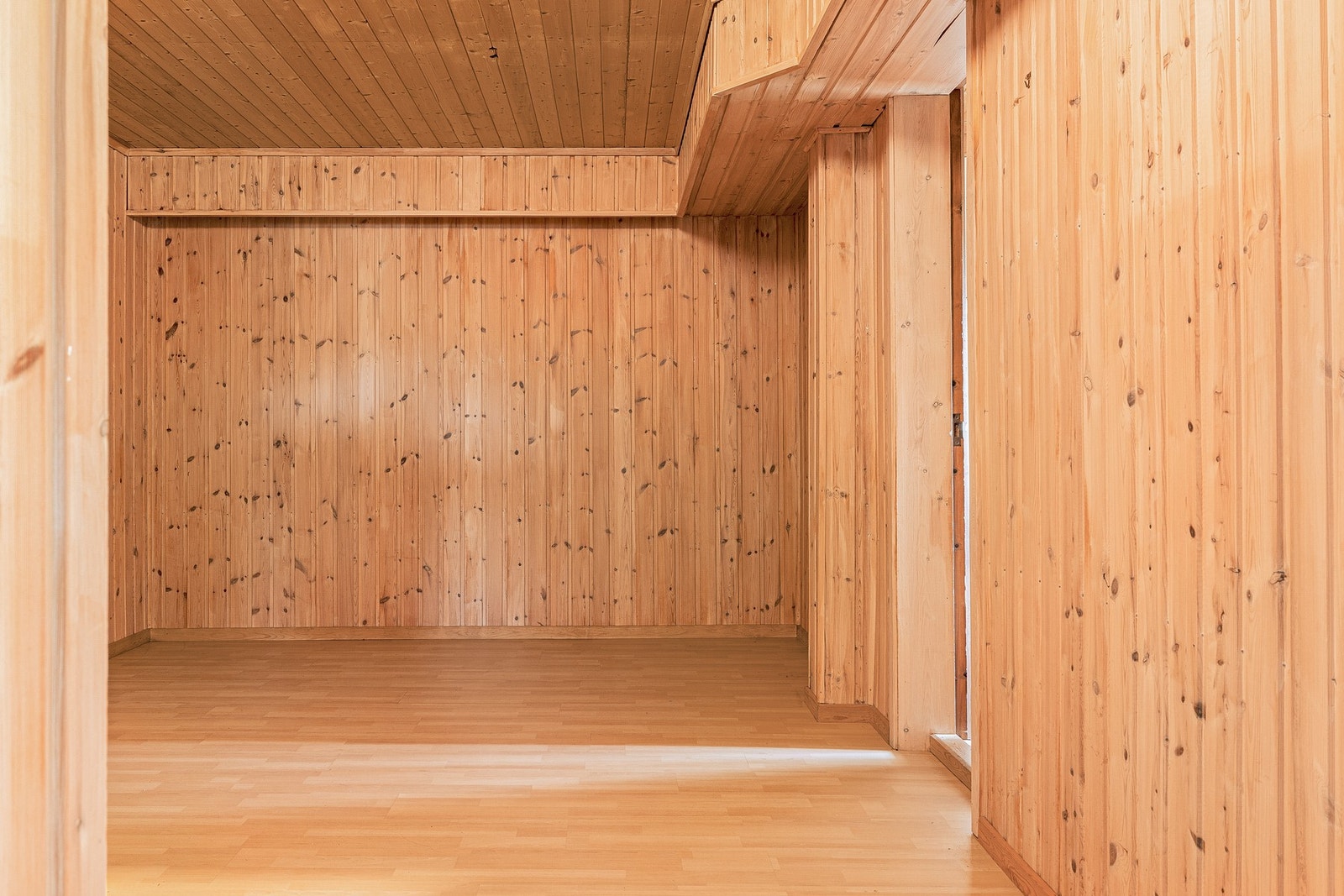 Underetasjen har også to boder på henholdsvis 2 og 15 kvadratmeter Galleribilde