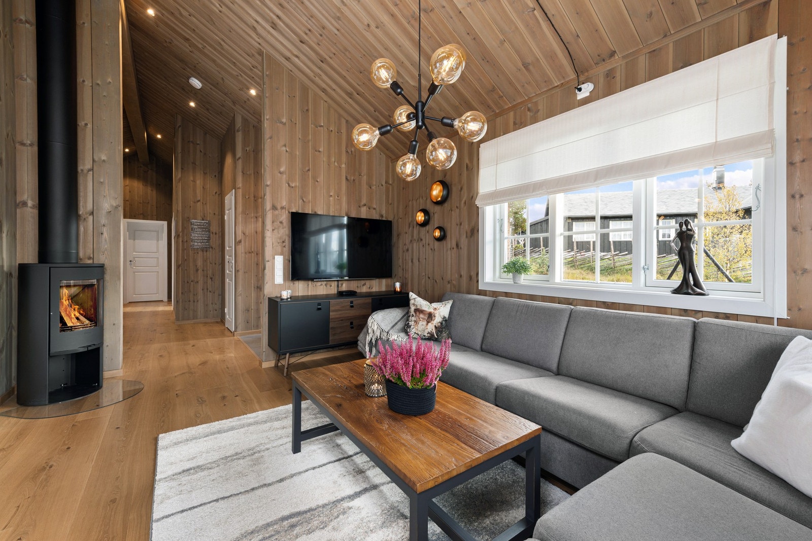 Peisovnen varmer godt på de kalde høst og vinterdagene. Galleribilde