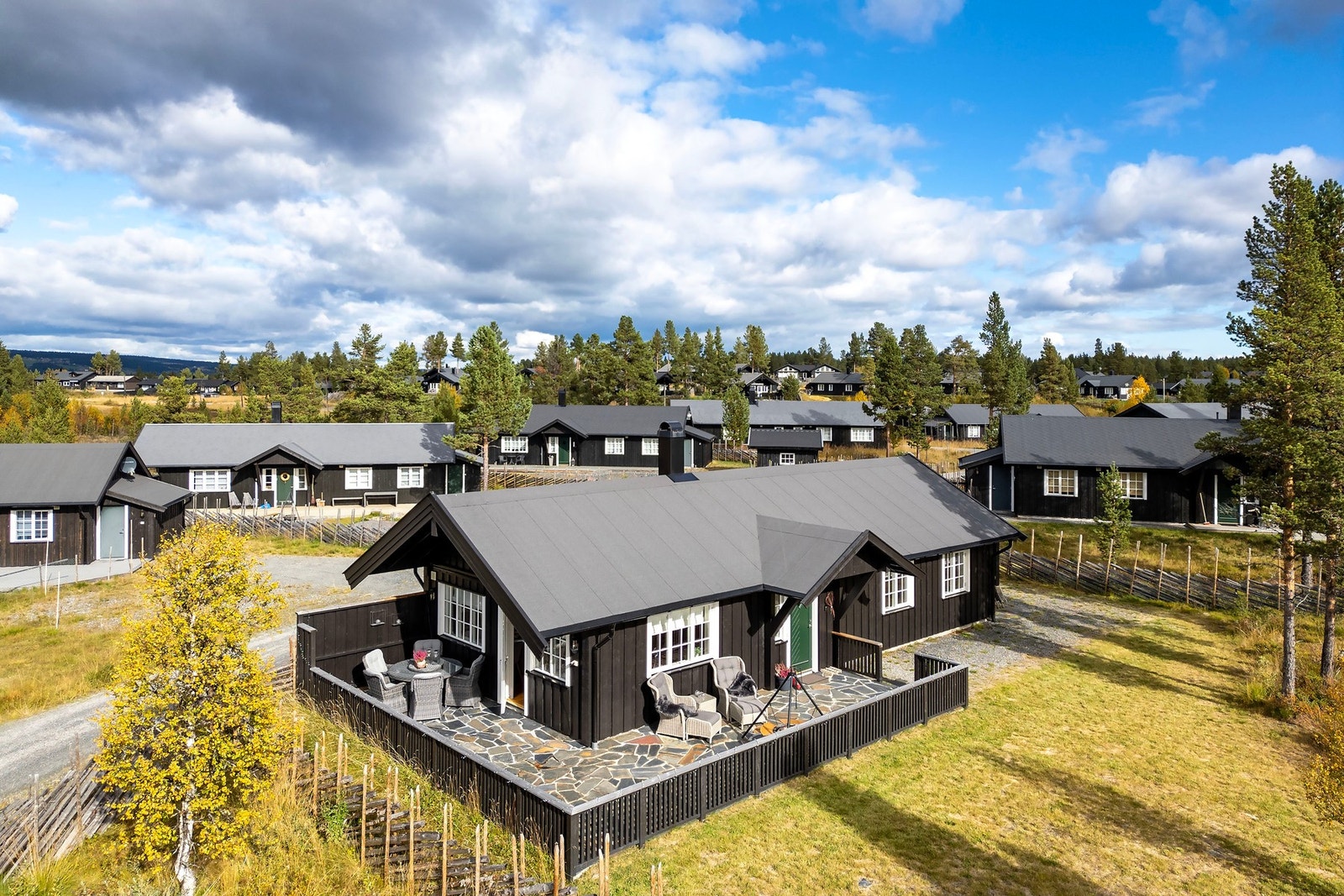 En trivelig hytte med fin beliggenhet på Sanderstølen. Galleribilde