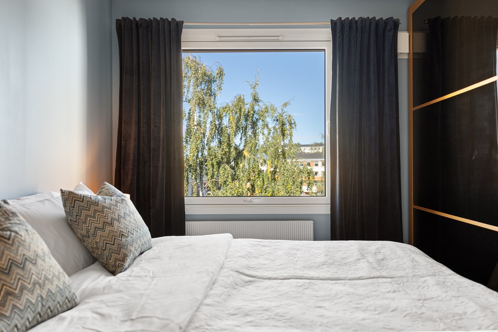 Soverommet er vendt mot rolige fellesområder, som skaper en behagelig atmosfære. Galleribilde