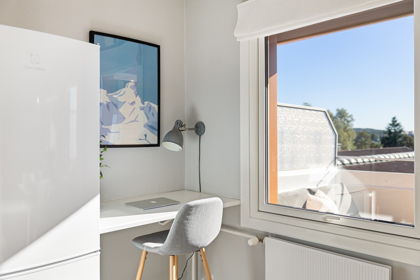 På kjøkkenet er det mulig og nyte frokosten eller etablere et praktisk hjemmekontor. Galleribilde