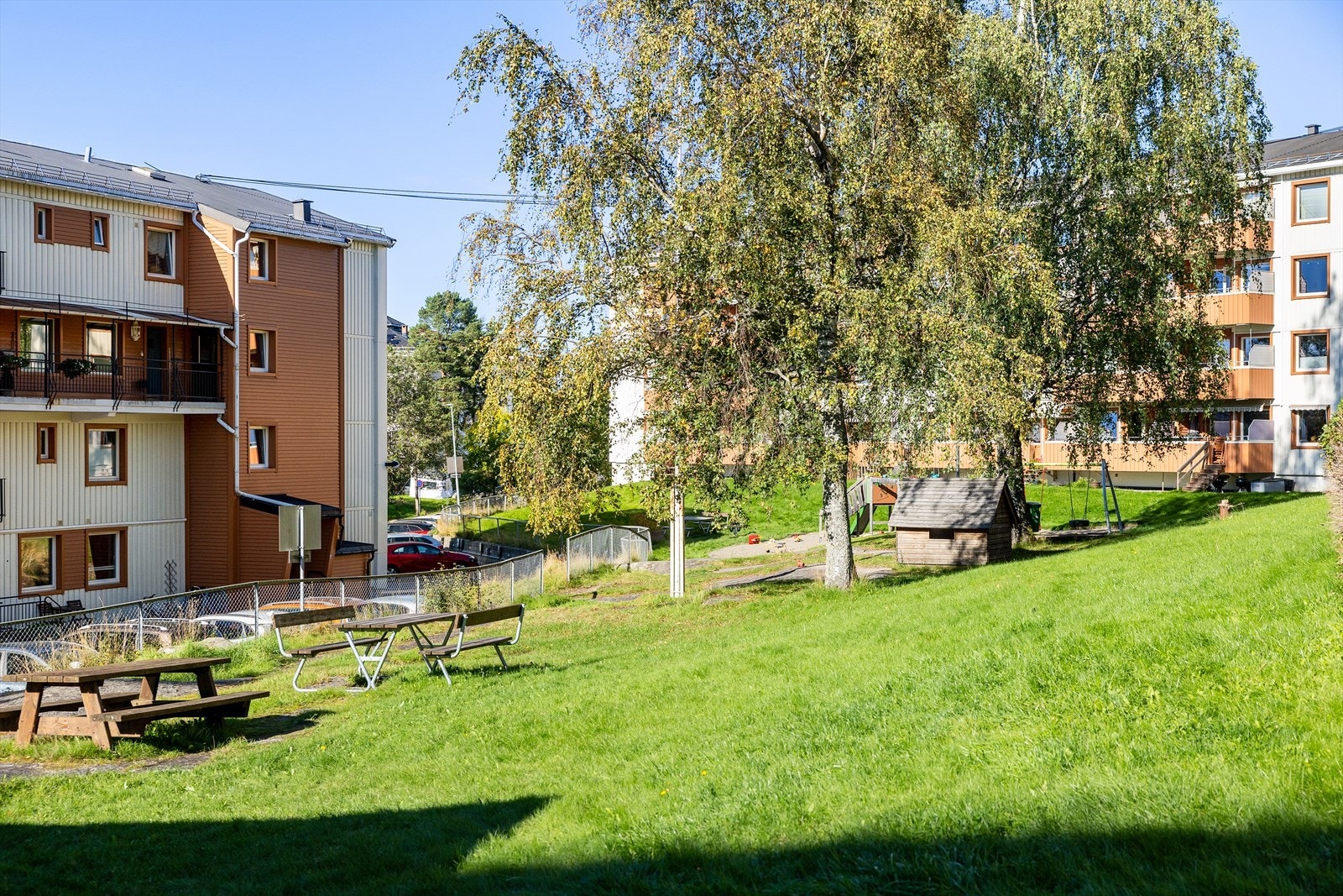 Borettslaget har flotte grøntområder hvor både store og små kan finne seg til rette. Galleribilde