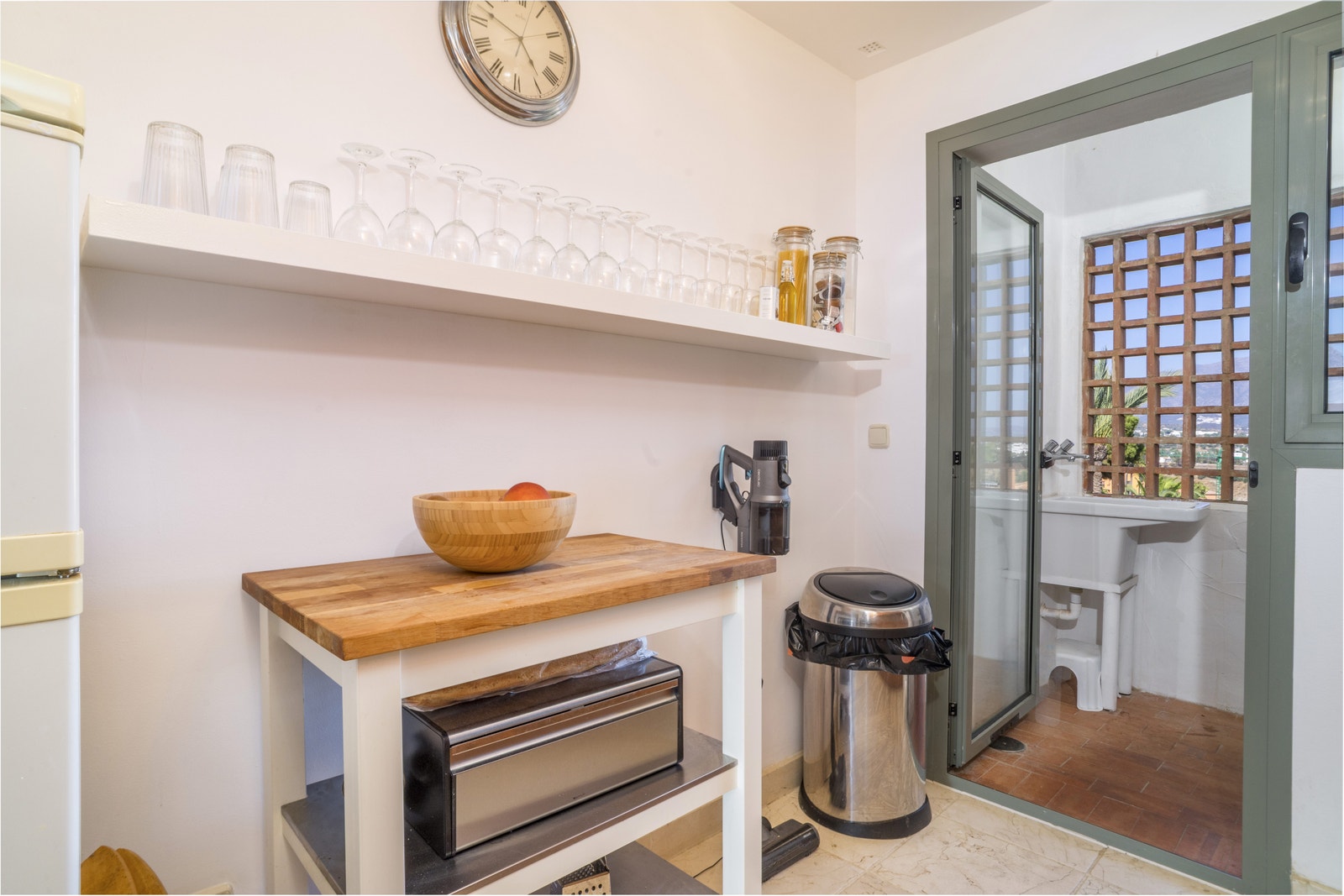 Frokostbord på kjøkkenet Galleribilde
