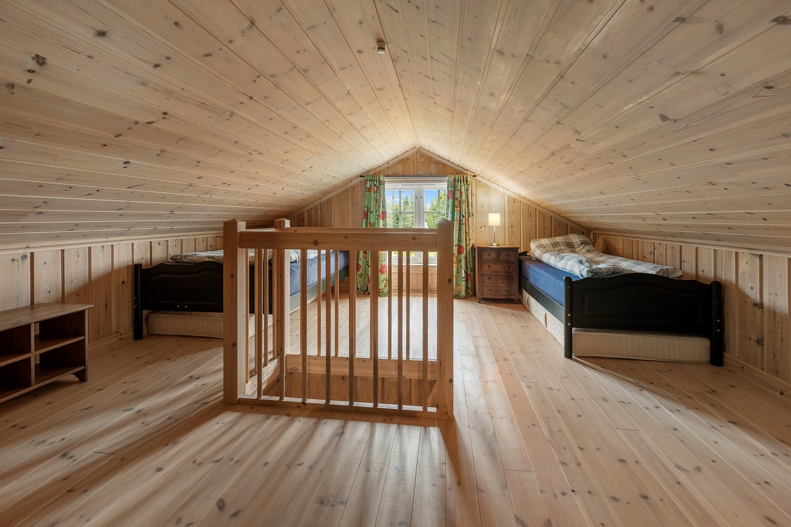 Stor og praktisk hems med gulvareal på 27 kvm. Galleribilde