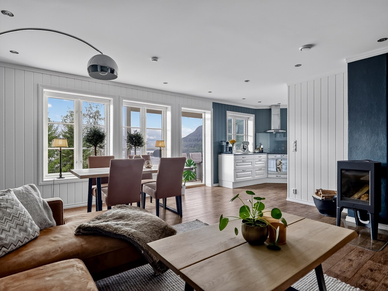 EiendomsMegler1 v/Ann Helèn Jamtveit presenterer Sjøtveitlie 36D! Galleribilde