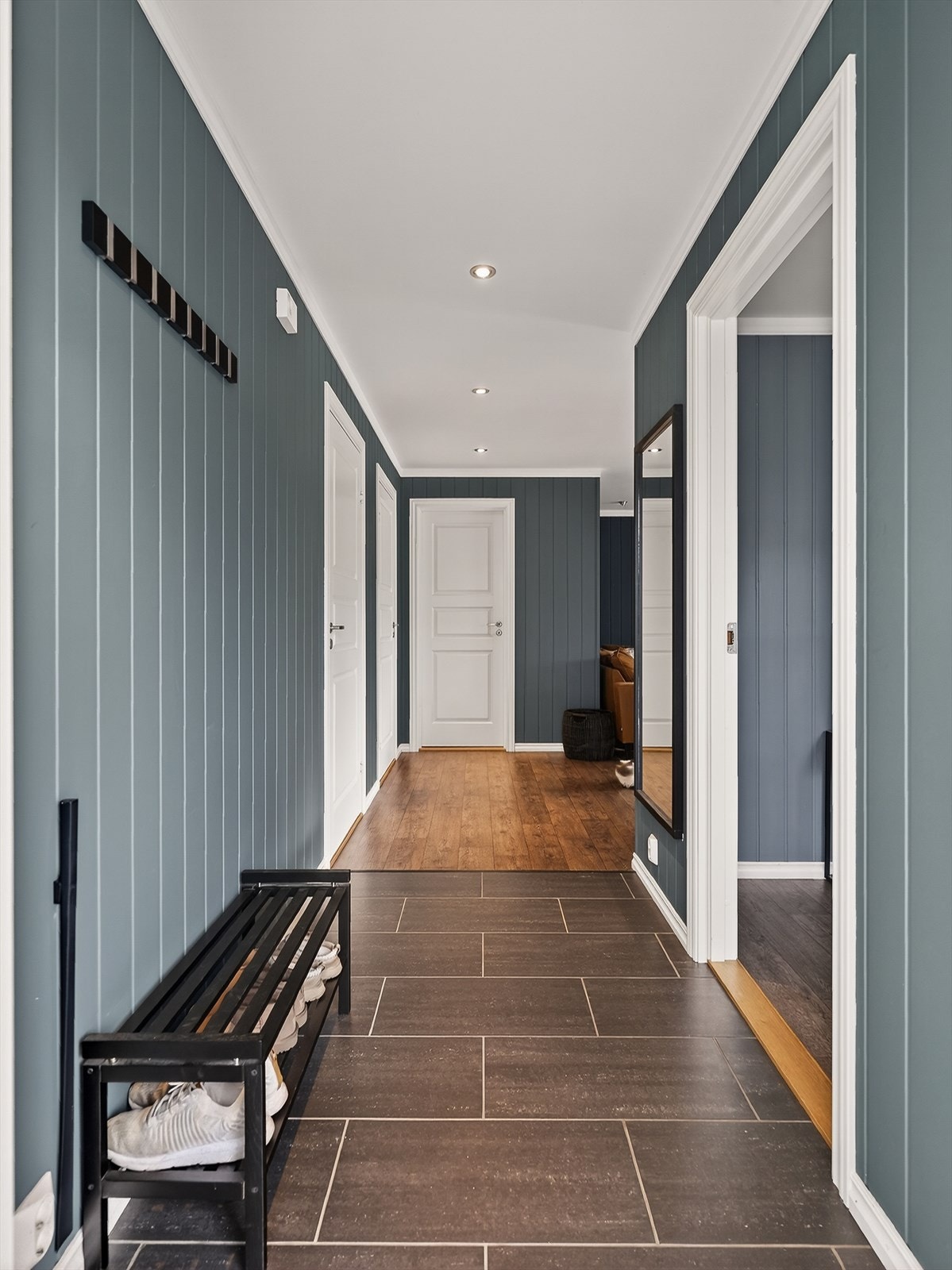 God plass til sko- og ytterklær. Galleribilde