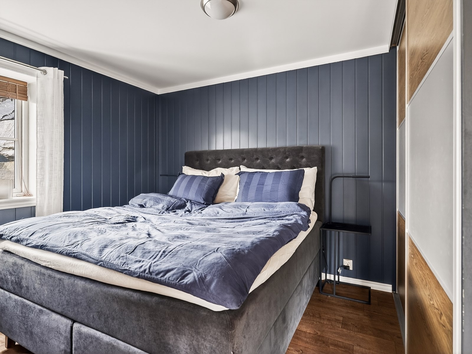 Leiligheten har to gode soverom som ligger på hver sin side av gangen. Galleribilde