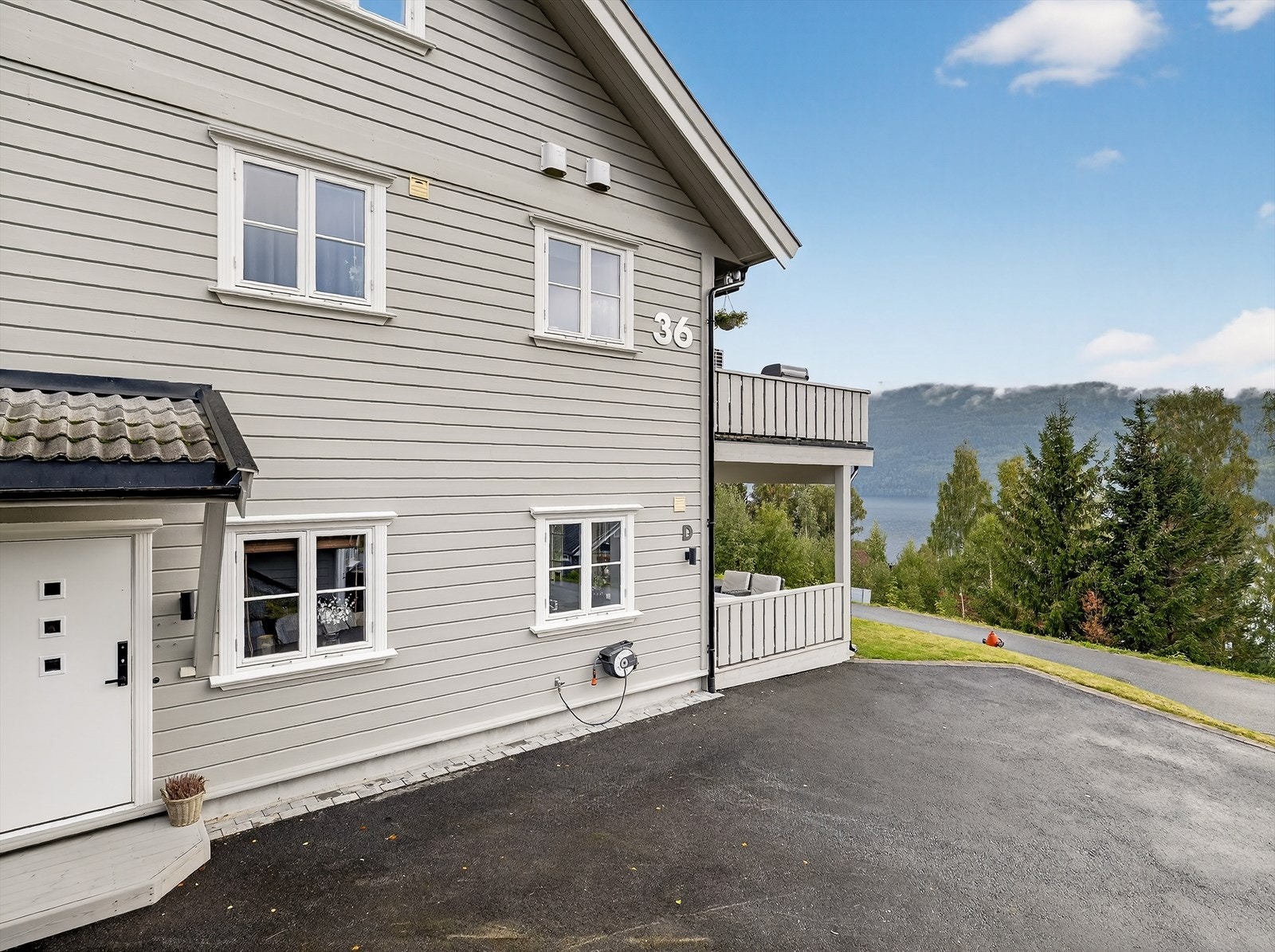 Her er det montert utekran. Galleribilde